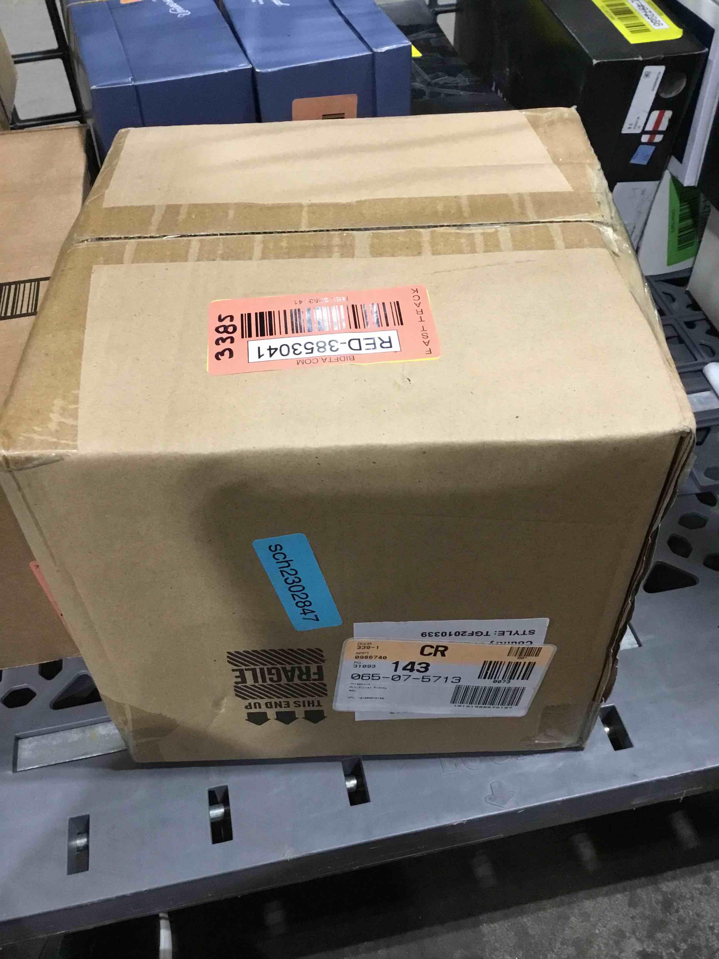 https://s3.amazonaws.com/lotting-images-prod/bidfta/RED3853041_1688050825834.jpeg