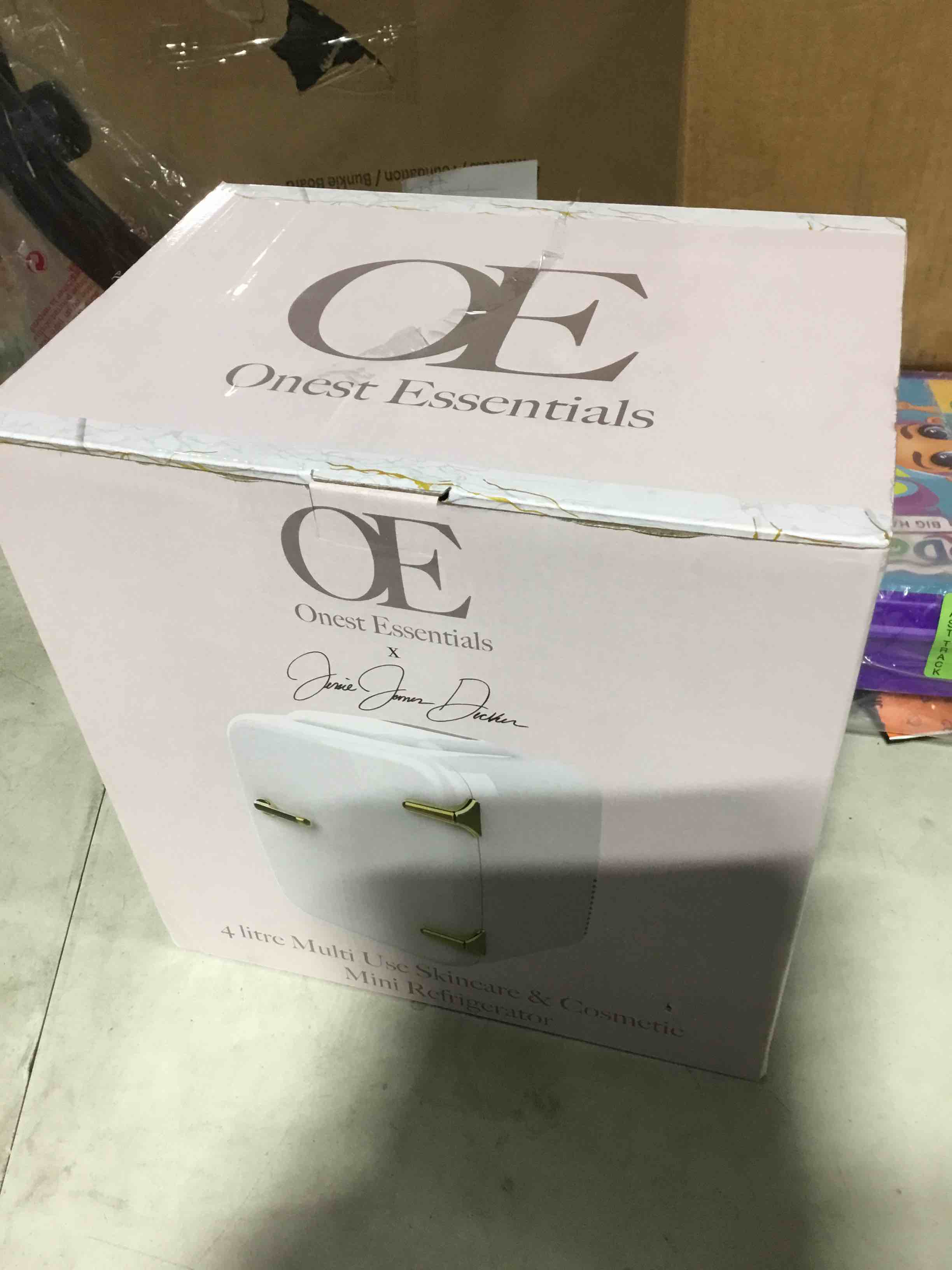 https://s3.amazonaws.com/lotting-images-prod/bidfta/RED3853586_1689616101935.jpeg