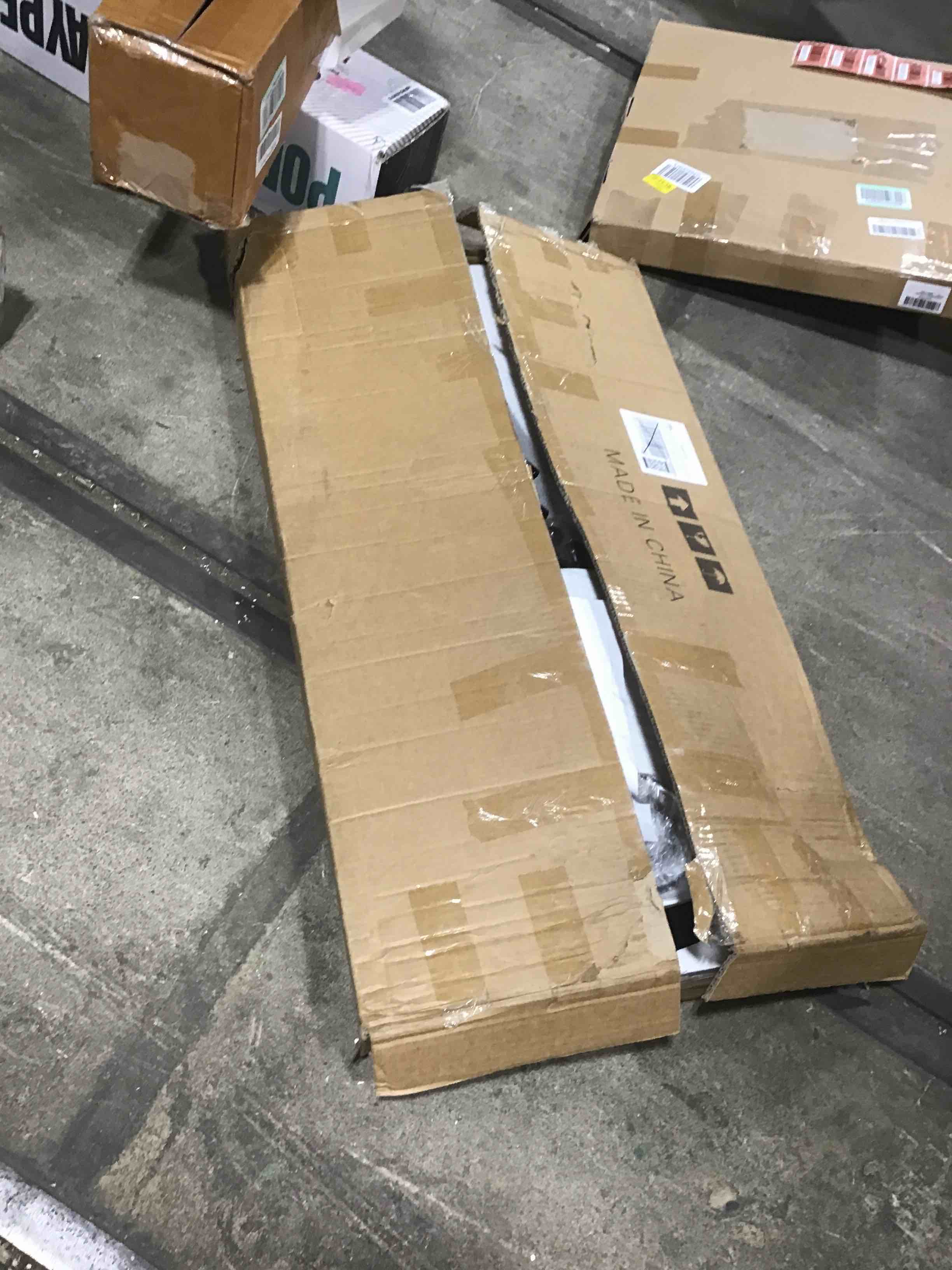 https://s3.amazonaws.com/lotting-images-prod/bidfta/RED3855918_1684783148522.jpeg
