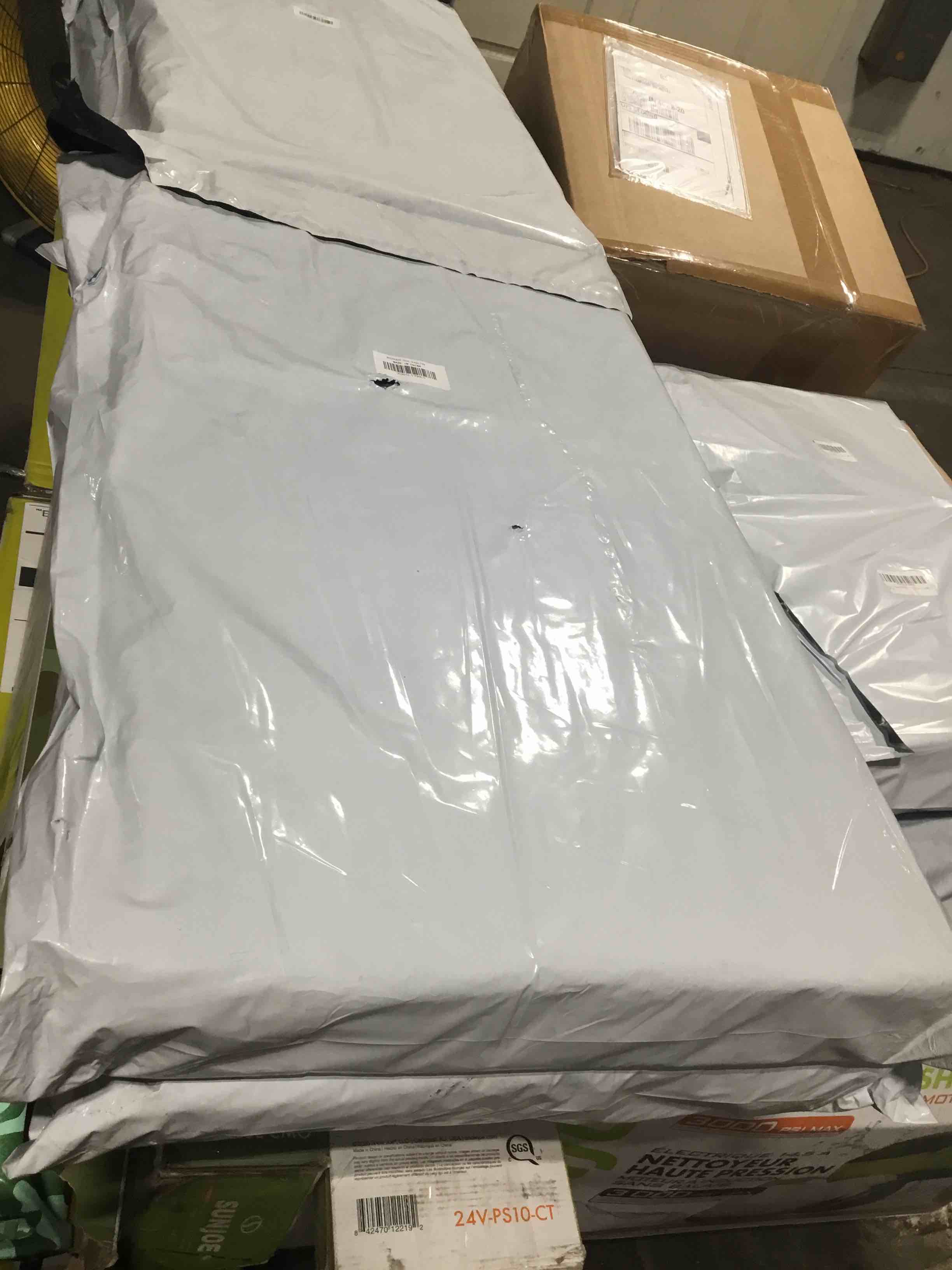 https://s3.amazonaws.com/lotting-images-prod/bidfta/RED3856399_1689170586523.jpeg