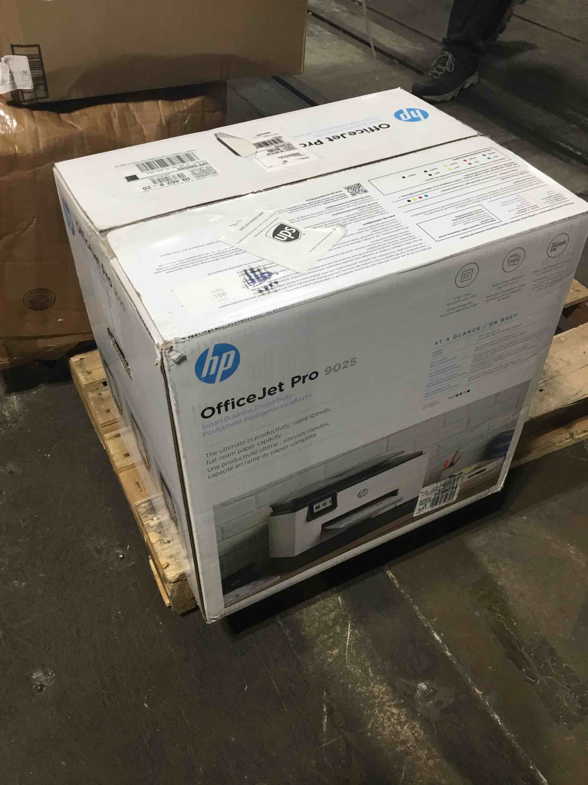 https://s3.amazonaws.com/lotting-images-prod/bidfta/RED3856405_1689171645412.jpeg