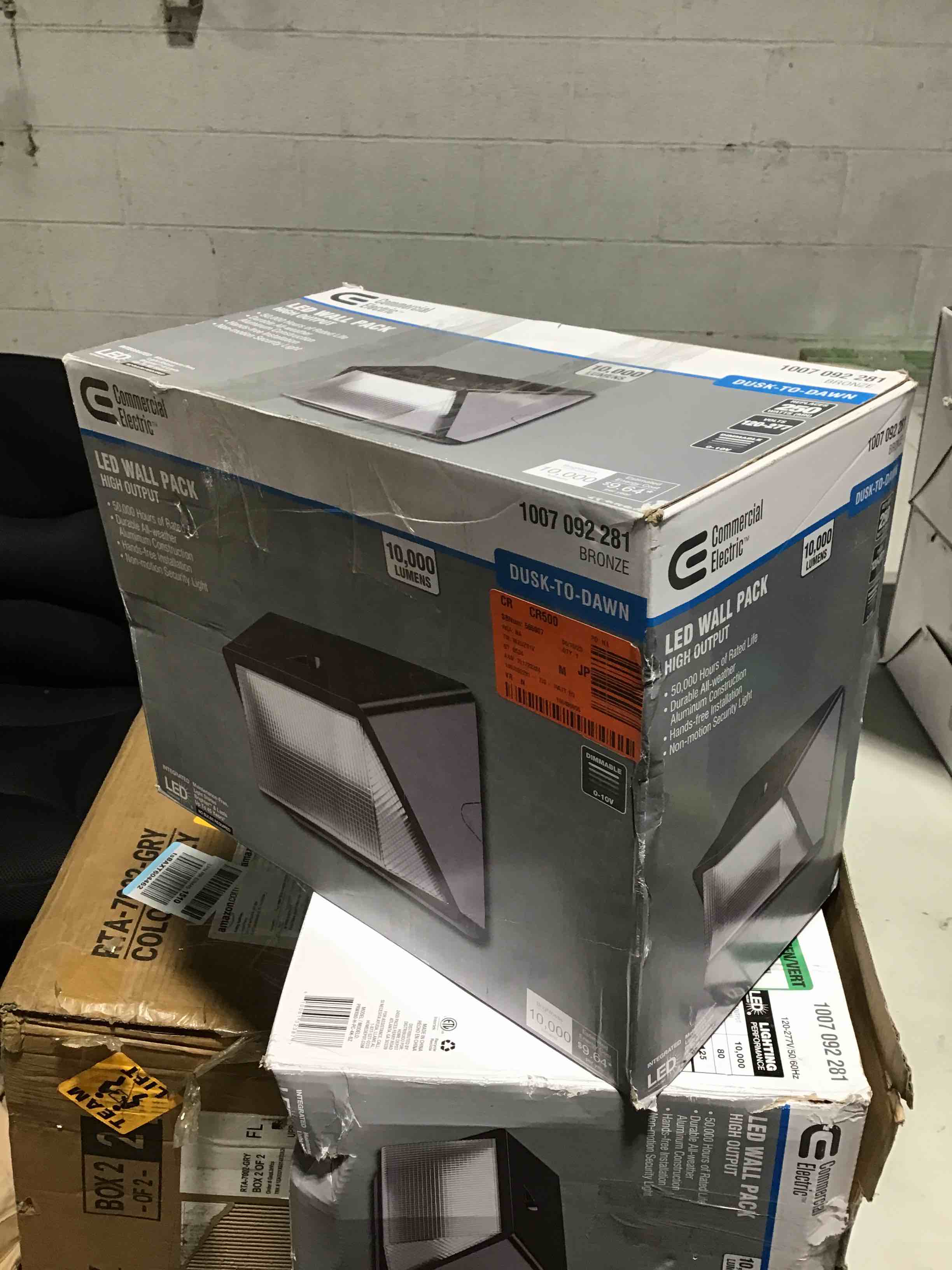 https://s3.amazonaws.com/lotting-images-prod/bidfta/RED3856418_1691590042954.jpeg