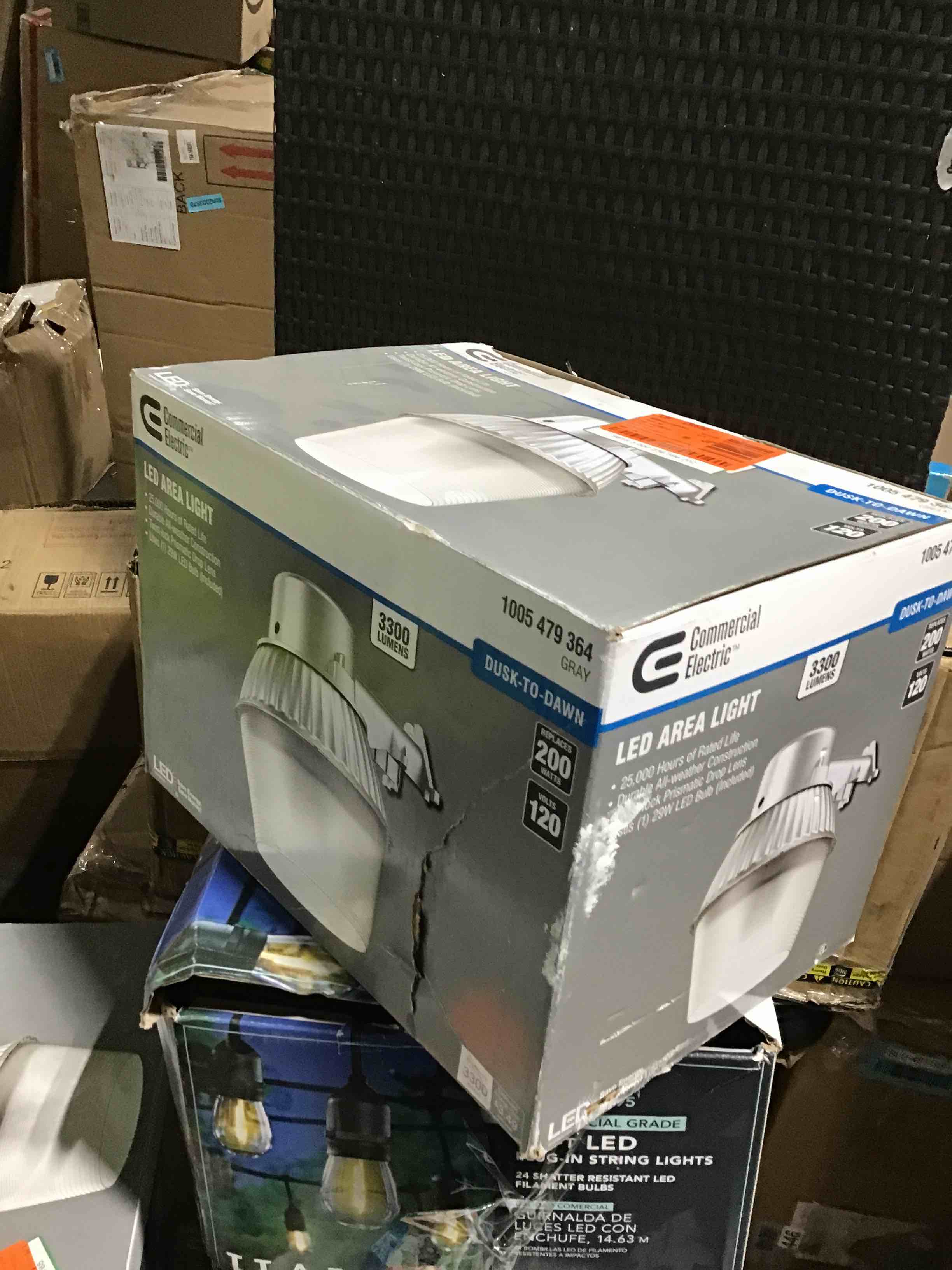 https://s3.amazonaws.com/lotting-images-prod/bidfta/RED3856420_1691590125703.jpeg