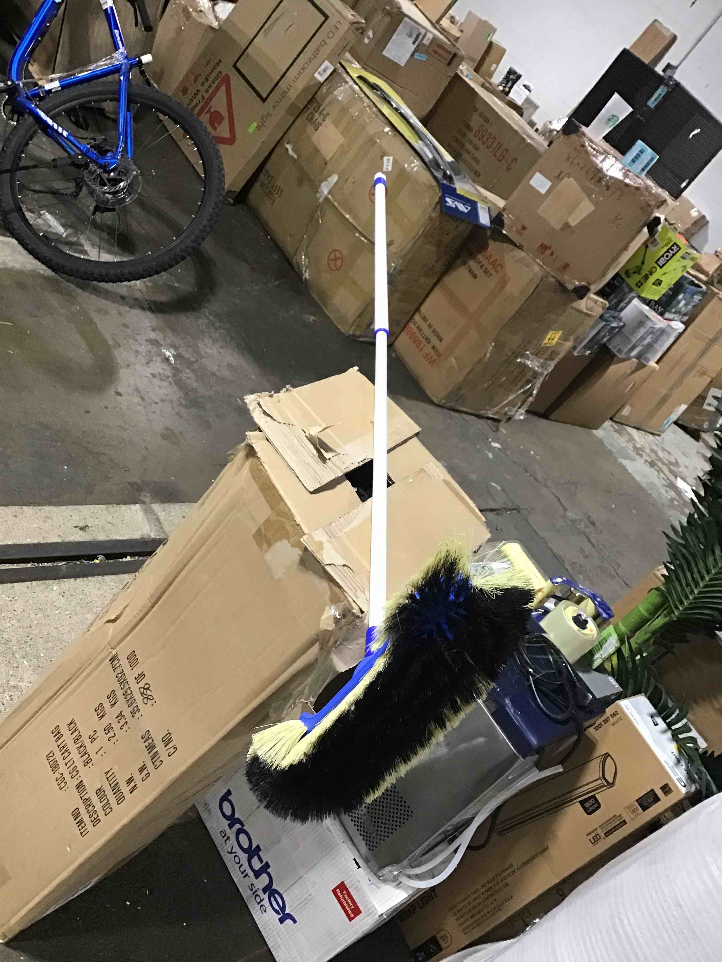 https://s3.amazonaws.com/lotting-images-prod/bidfta/RED3856429_1691594343895.jpeg