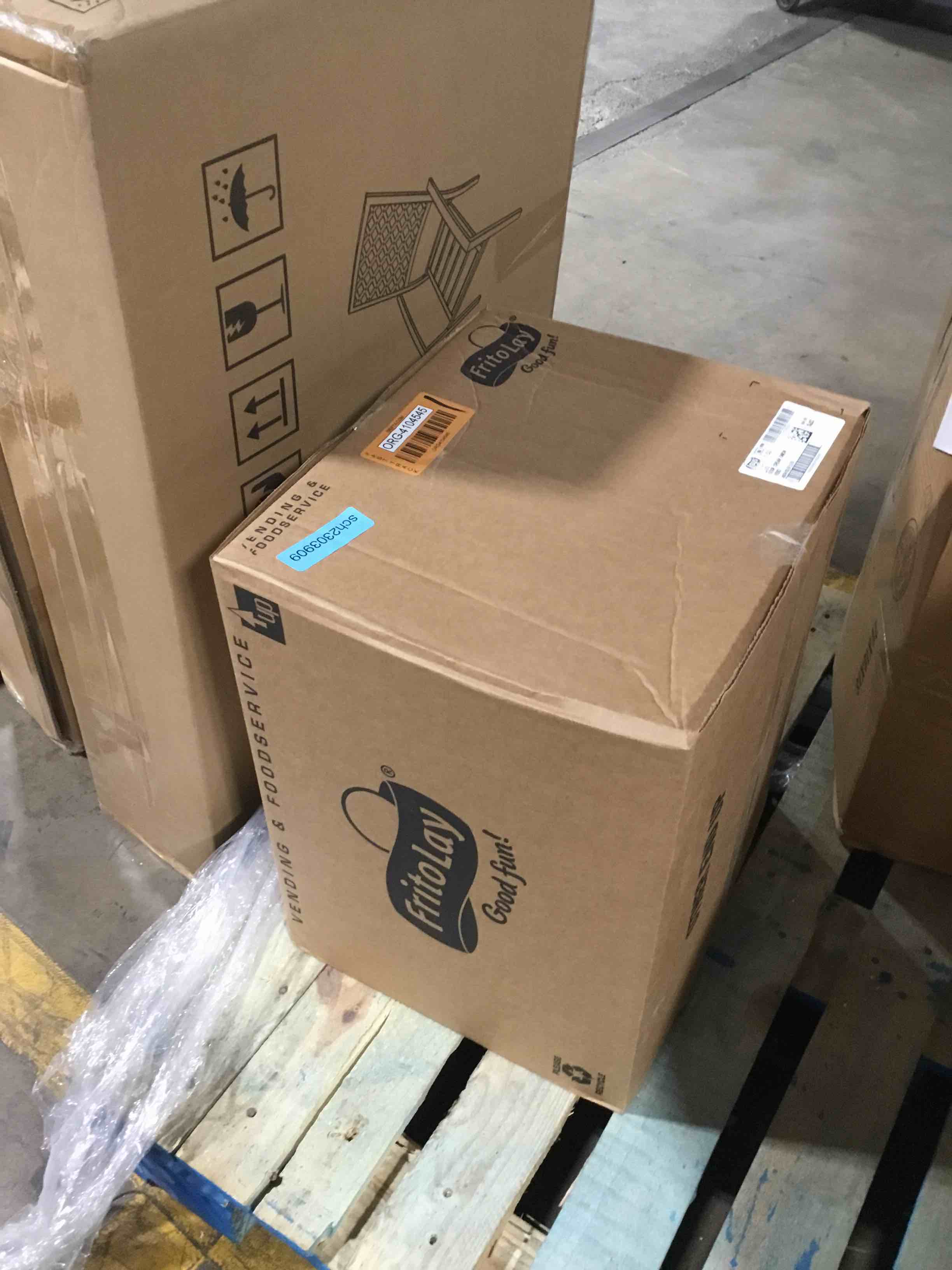 https://s3.amazonaws.com/lotting-images-prod/bidfta/RED3856665_1692210549465.jpeg