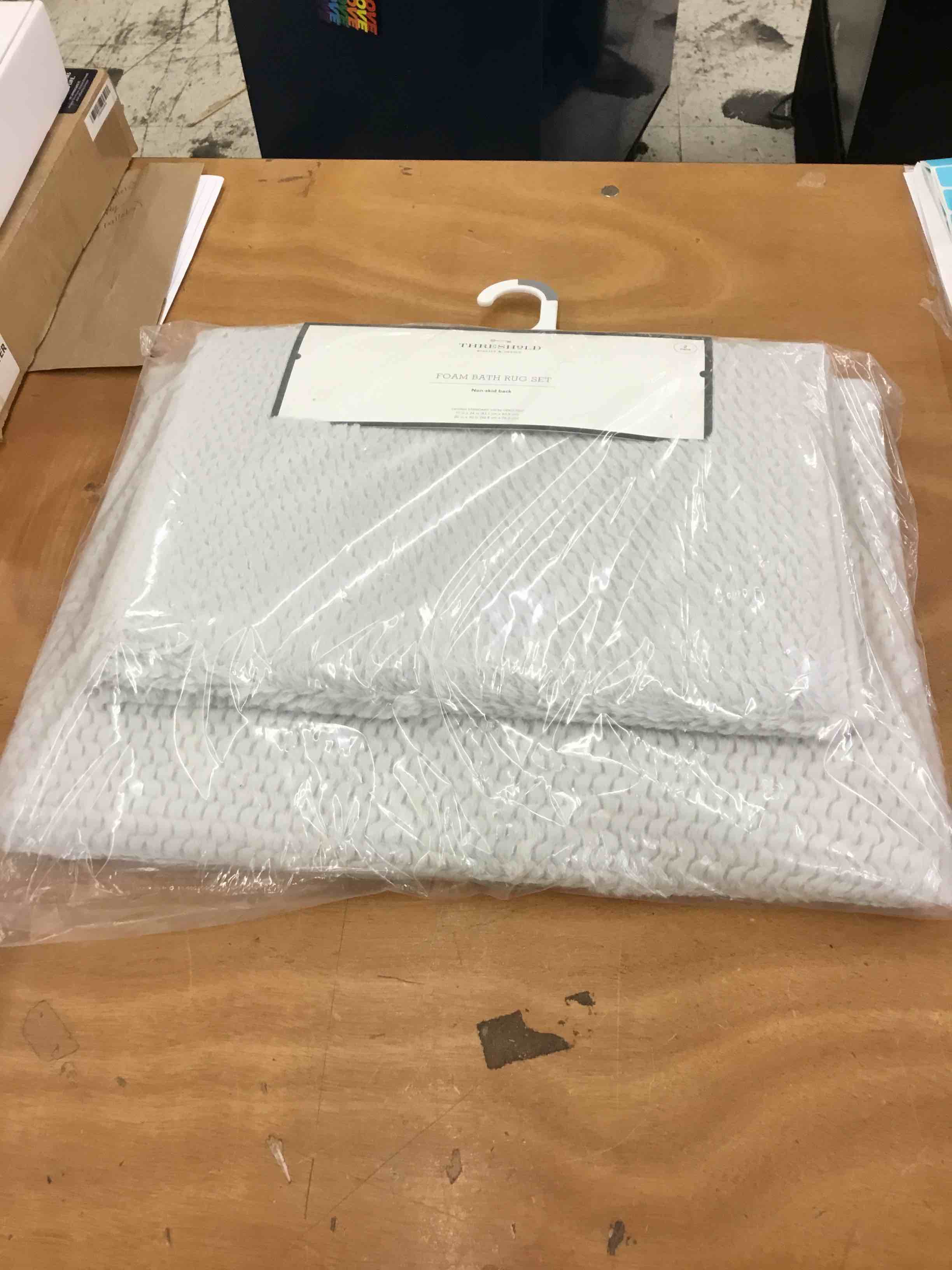 https://s3.amazonaws.com/lotting-images-prod/bidfta/RED3907242_1691430177390.jpeg