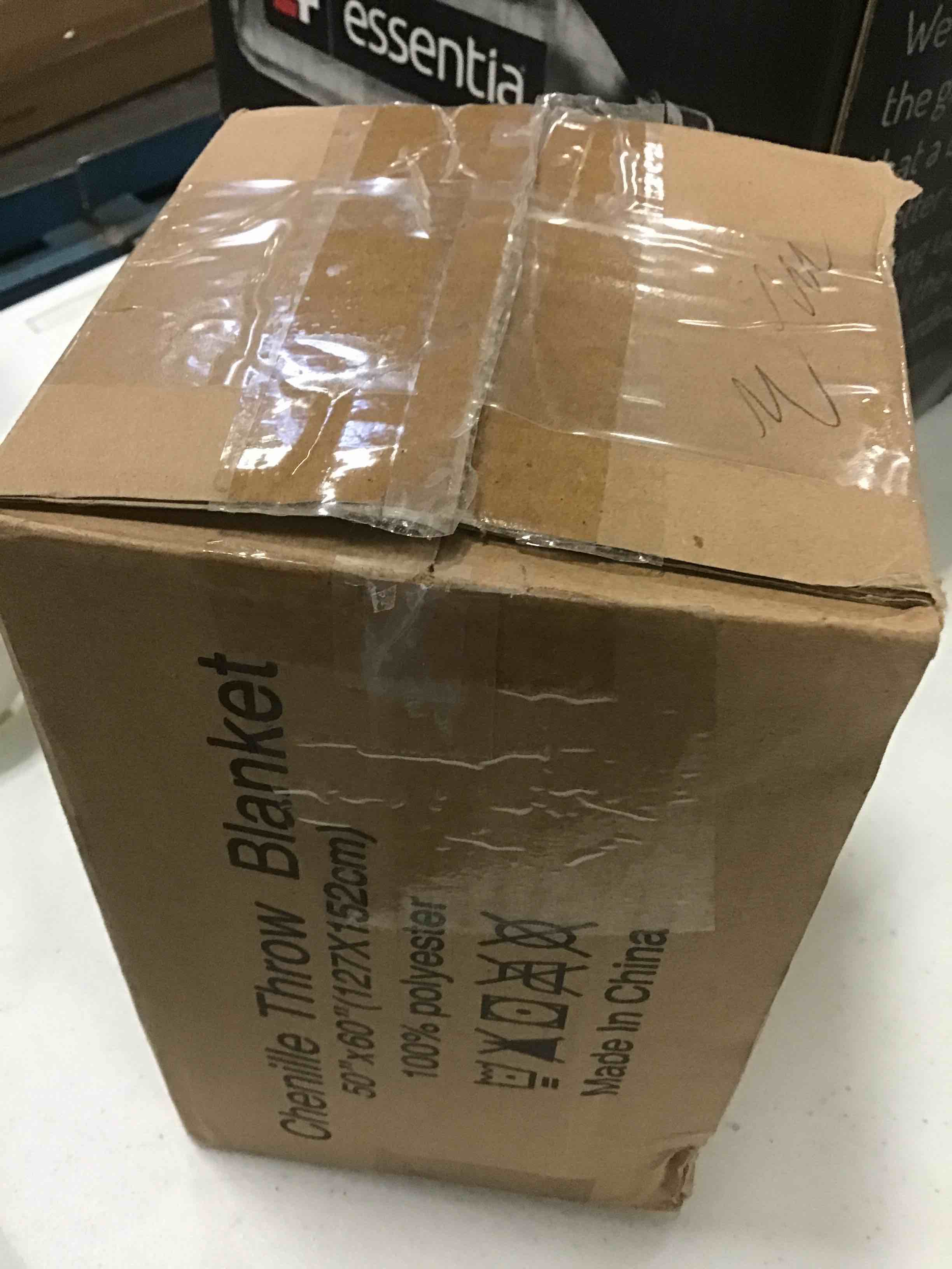 https://s3.amazonaws.com/lotting-images-prod/bidfta/RED3934918_1669408788655.jpeg
