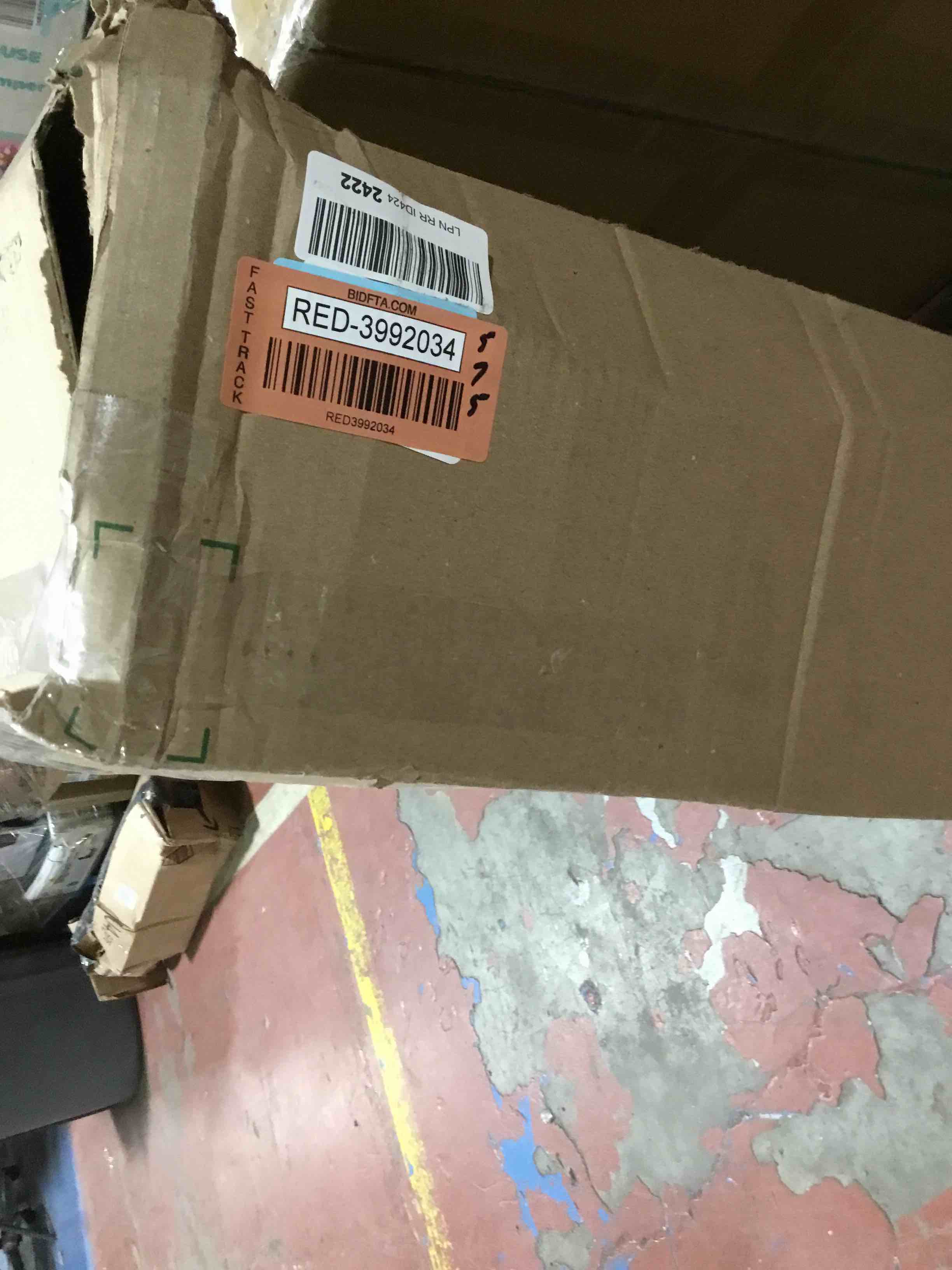 https://s3.amazonaws.com/lotting-images-prod/bidfta/RED3992034_1707250174427.jpeg