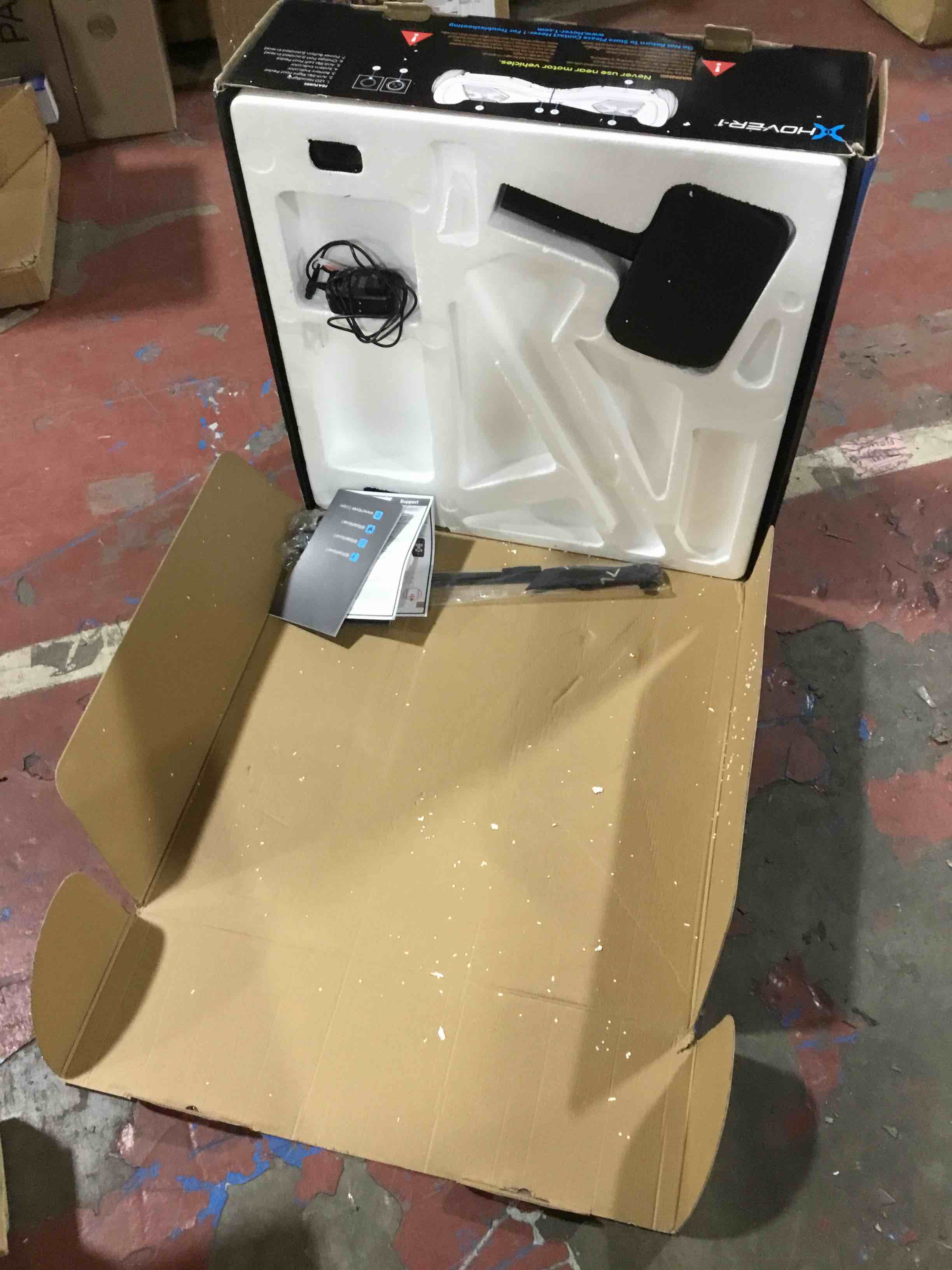 https://s3.amazonaws.com/lotting-images-prod/bidfta/RED3992115_1707323347307.jpeg