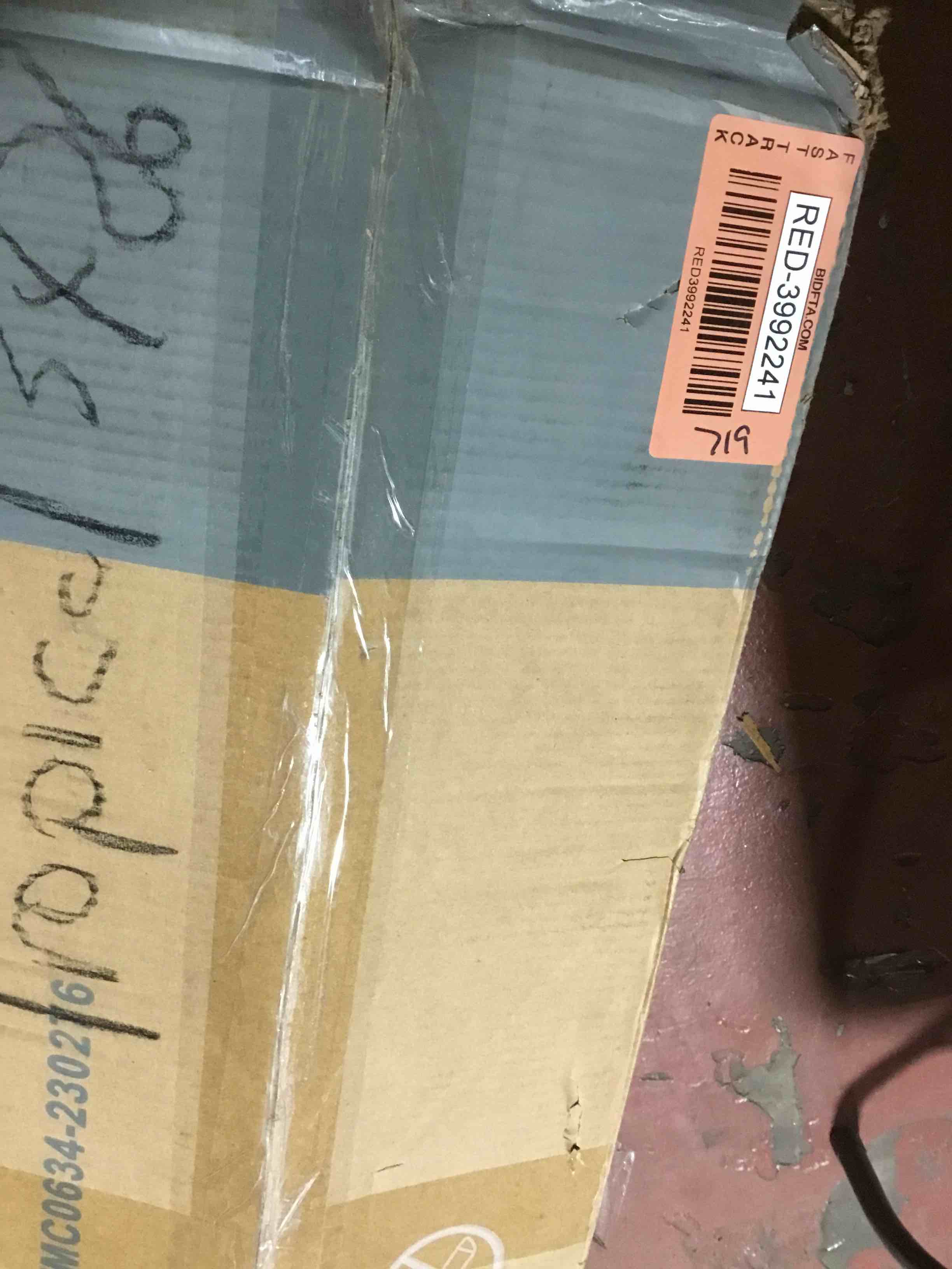 https://s3.amazonaws.com/lotting-images-prod/bidfta/RED3992241_1707930629801.jpeg