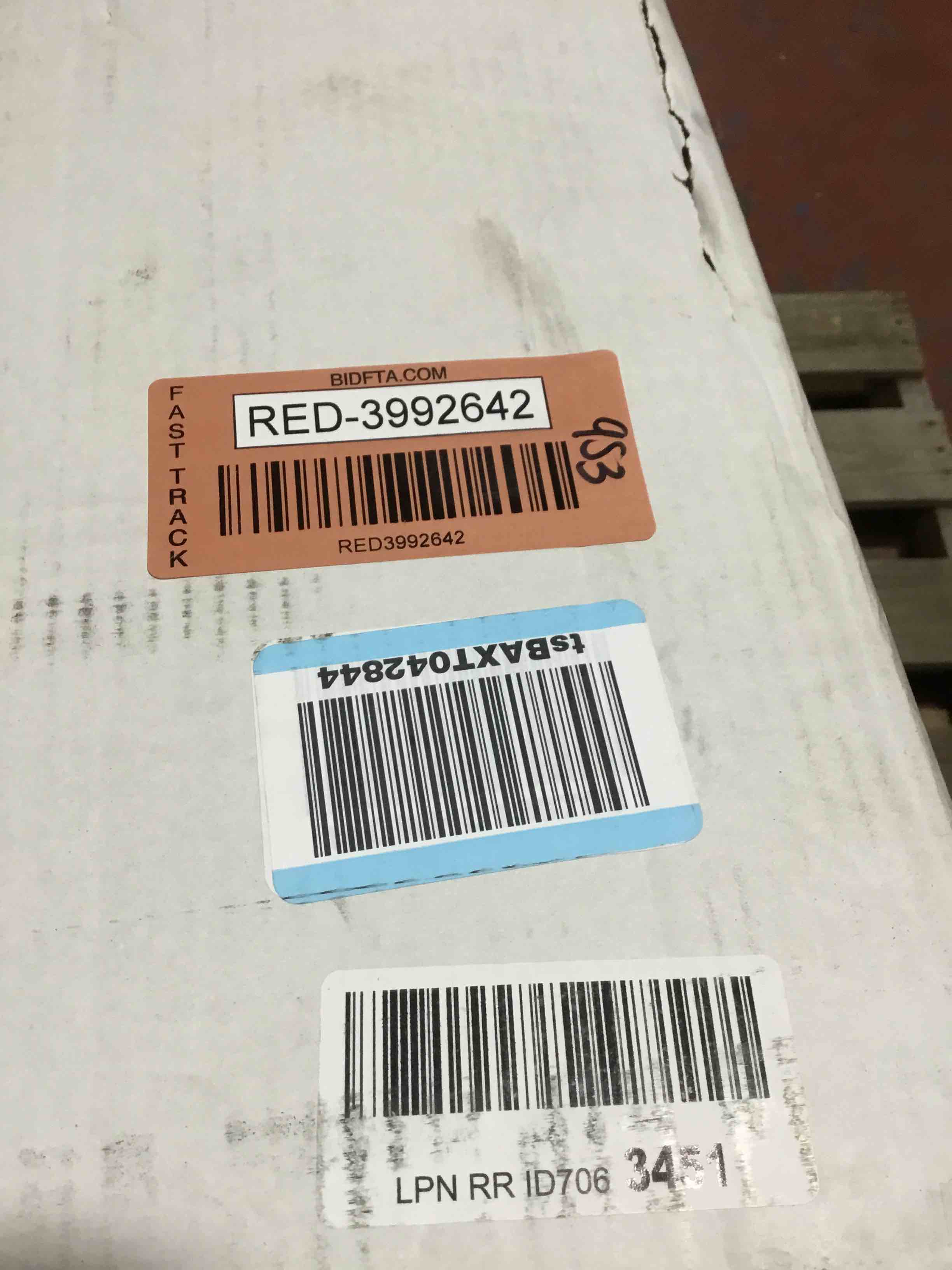 https://s3.amazonaws.com/lotting-images-prod/bidfta/RED3992642_1709048689865.jpeg