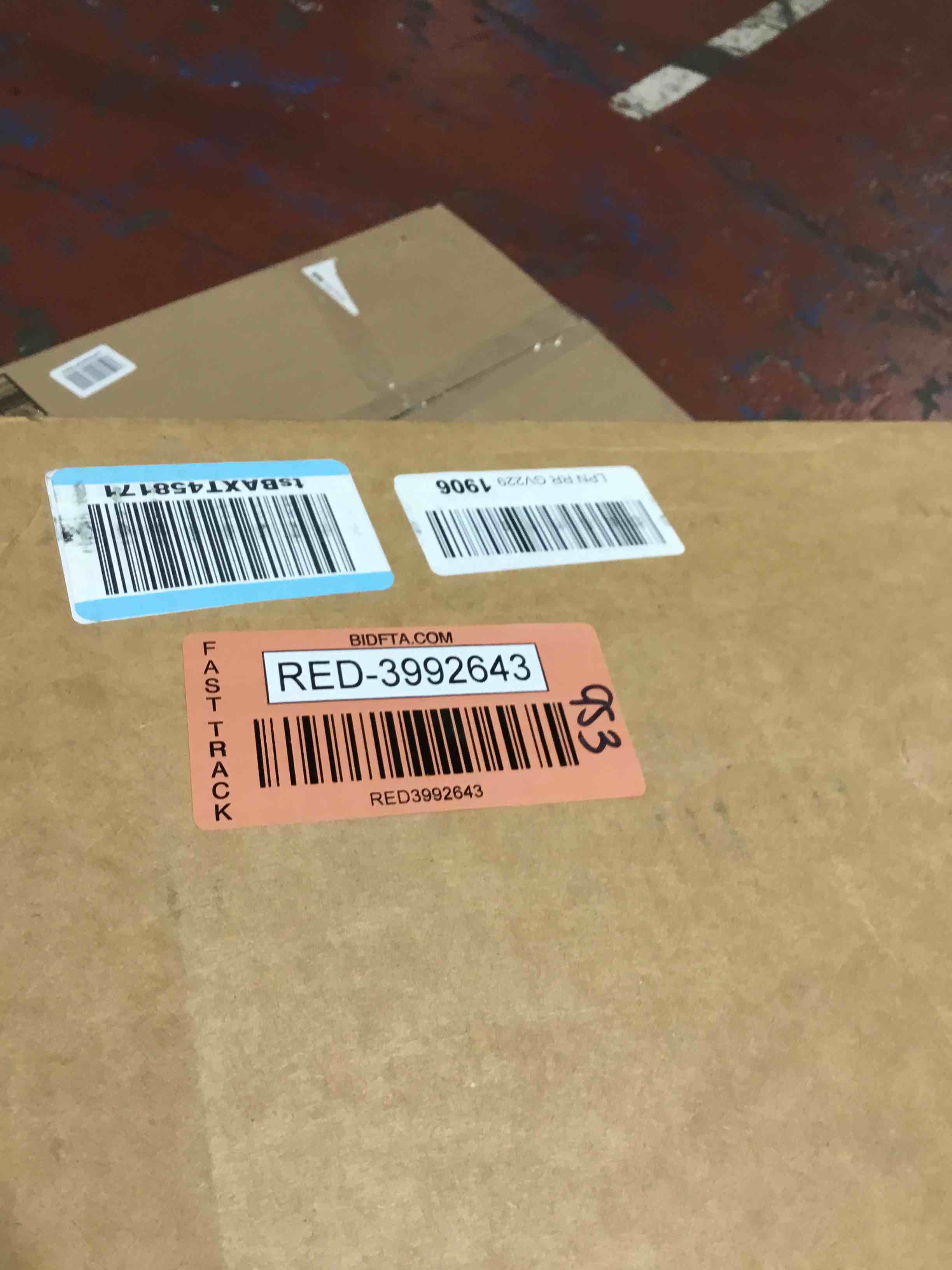 https://s3.amazonaws.com/lotting-images-prod/bidfta/RED3992643_1709048836947.jpeg