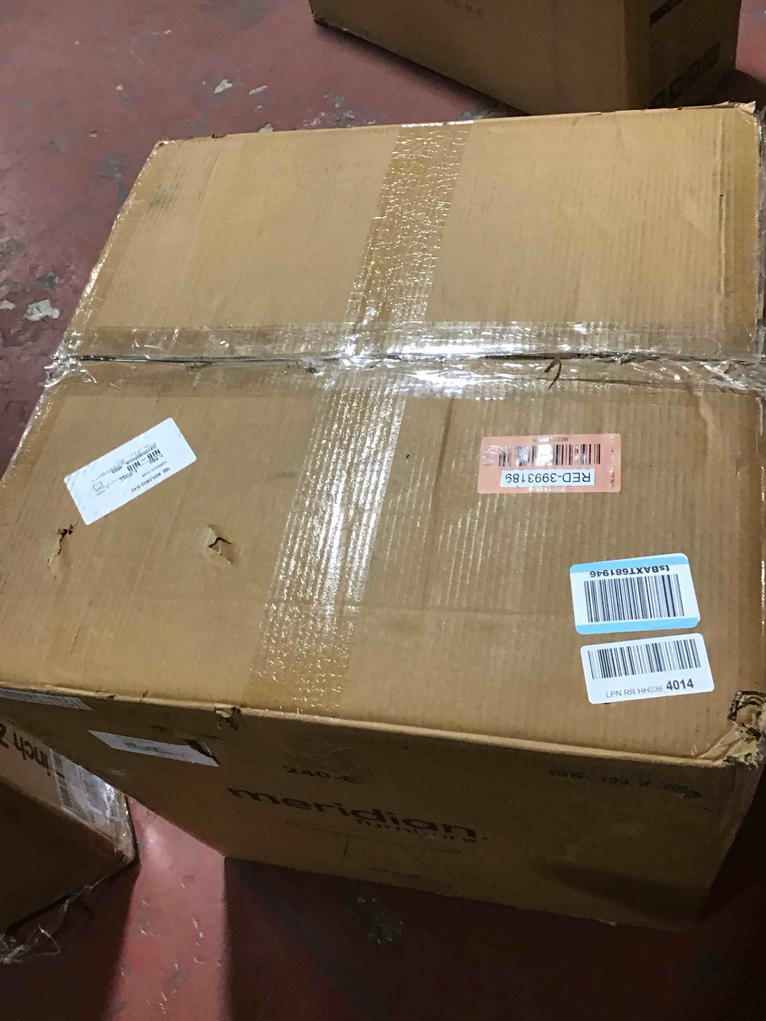 https://s3.amazonaws.com/lotting-images-prod/bidfta/RED3993189_1711470608986.jpeg