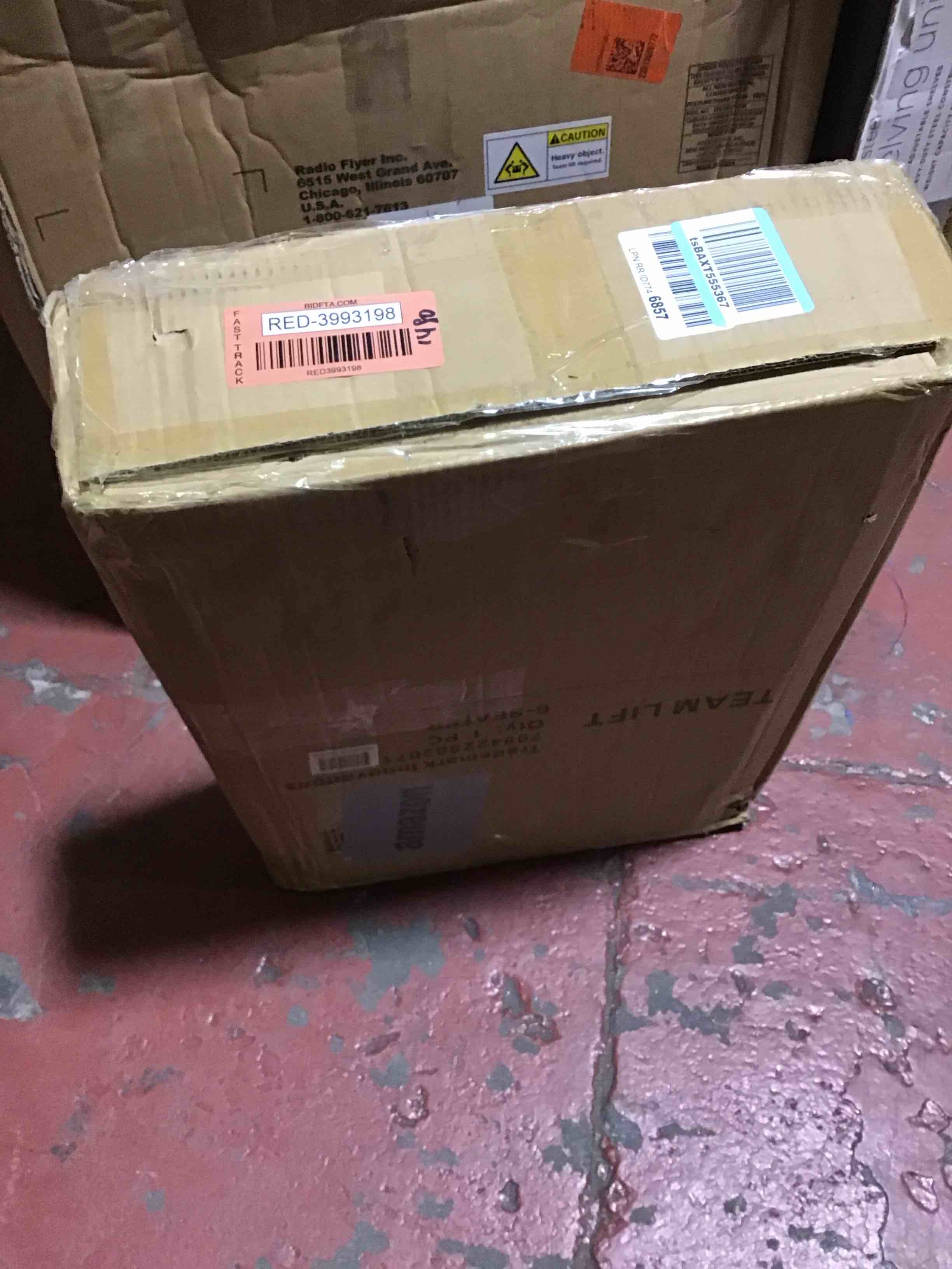 https://s3.amazonaws.com/lotting-images-prod/bidfta/RED3993198_1711474378332.jpeg