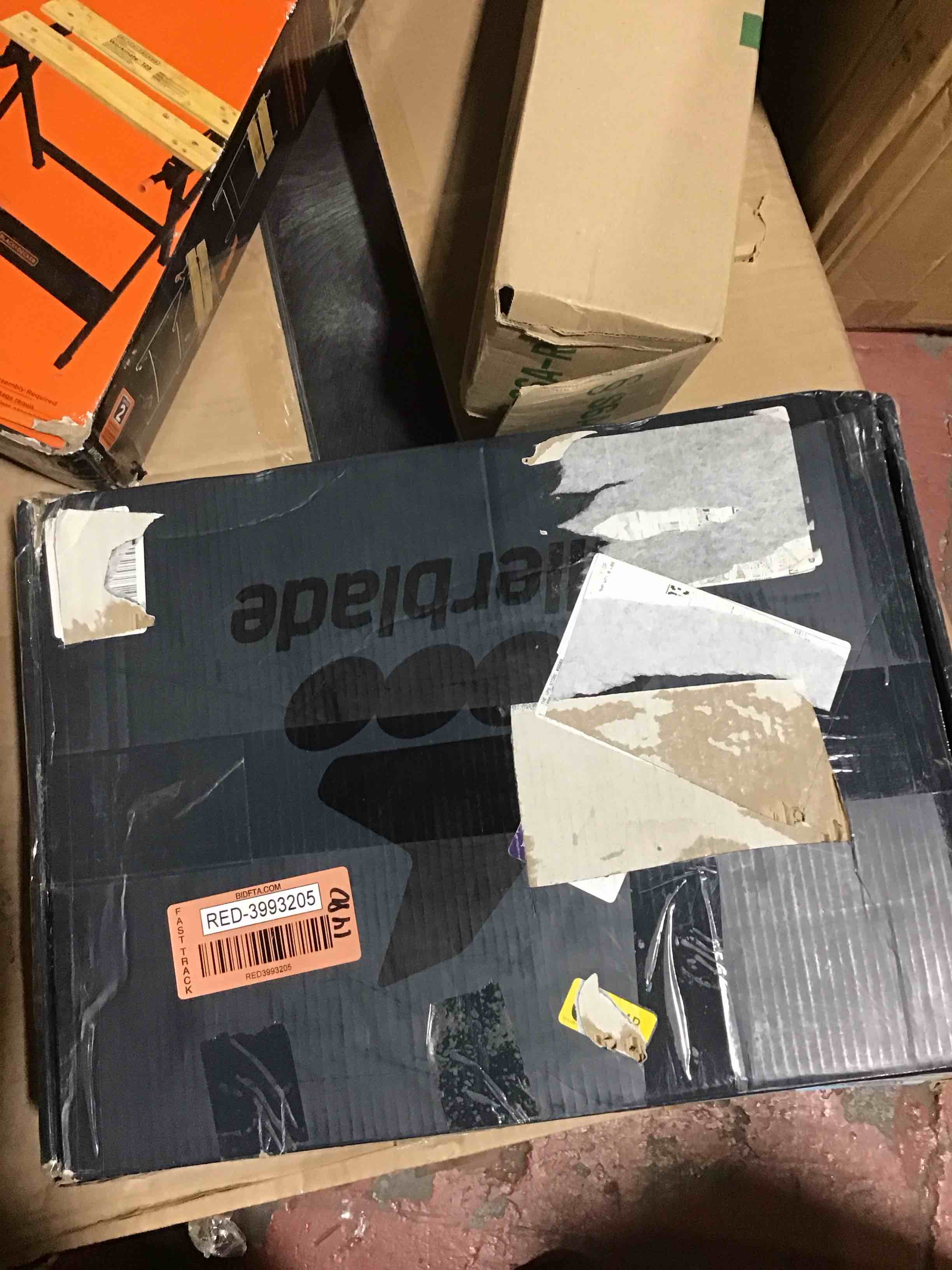 https://s3.amazonaws.com/lotting-images-prod/bidfta/RED3993205_1711474949235.jpeg