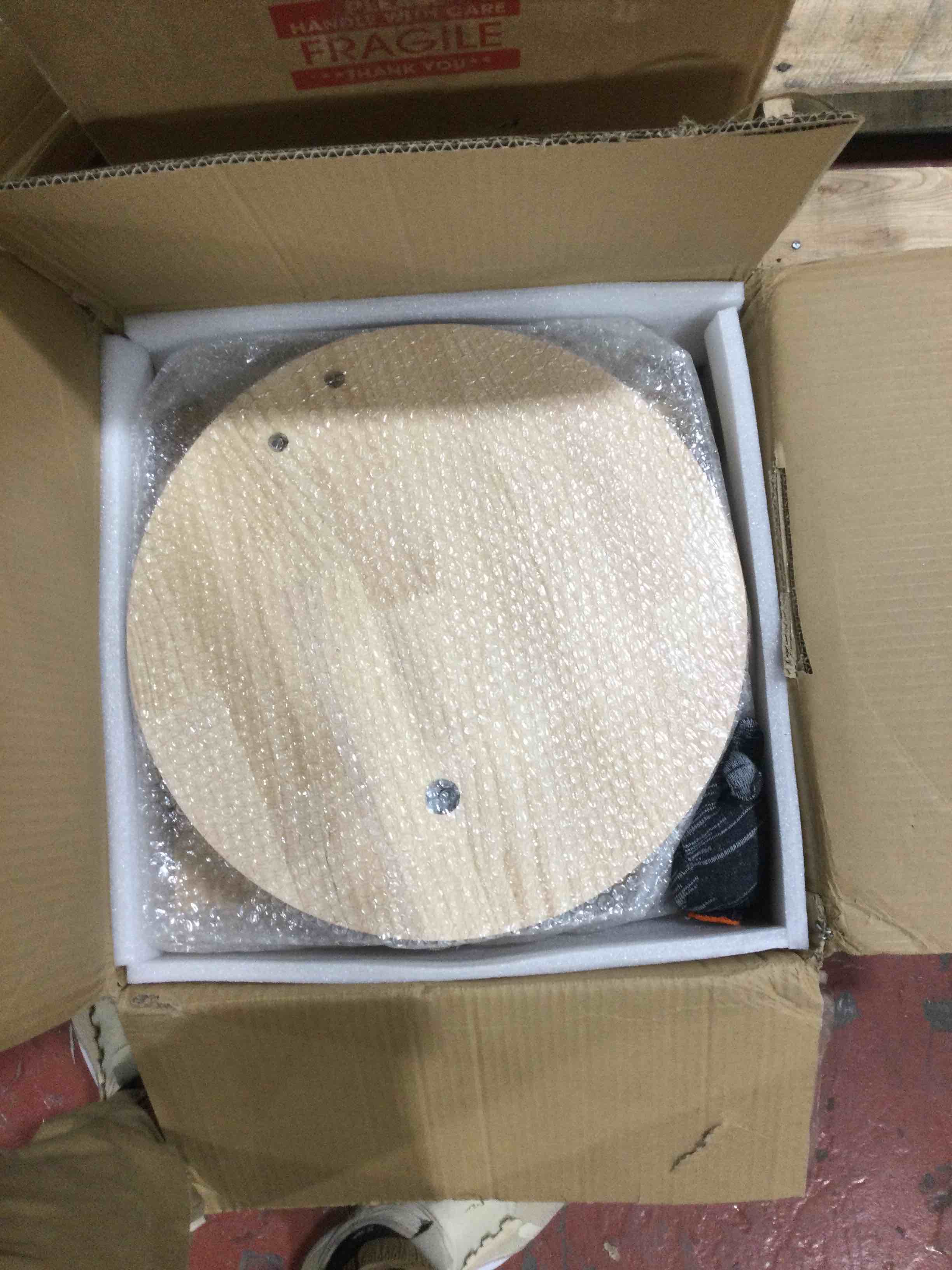 https://s3.amazonaws.com/lotting-images-prod/bidfta/RED3993842_1707926831933.jpeg