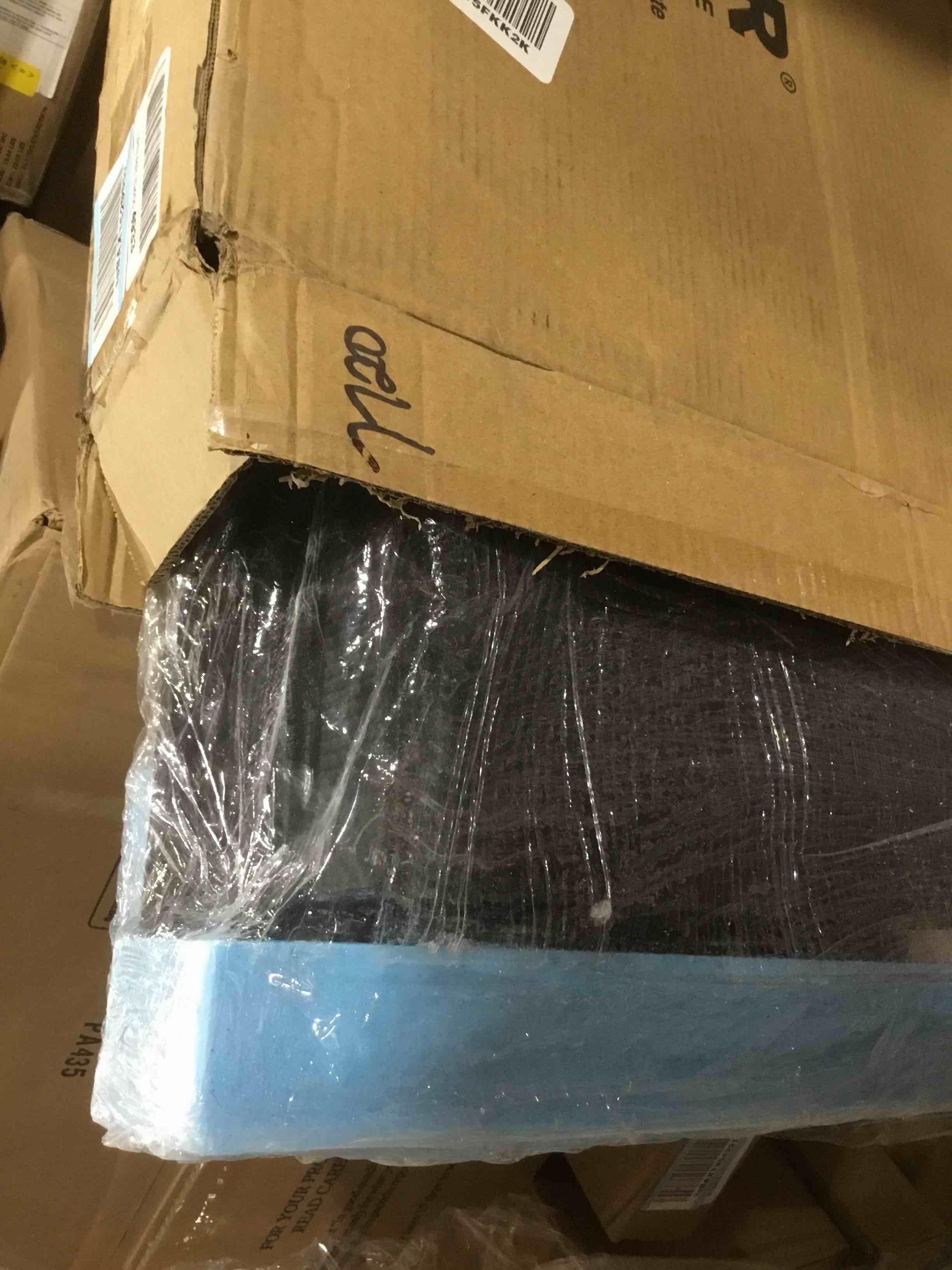https://s3.amazonaws.com/lotting-images-prod/bidfta/RED3993858_1707927747396.jpeg