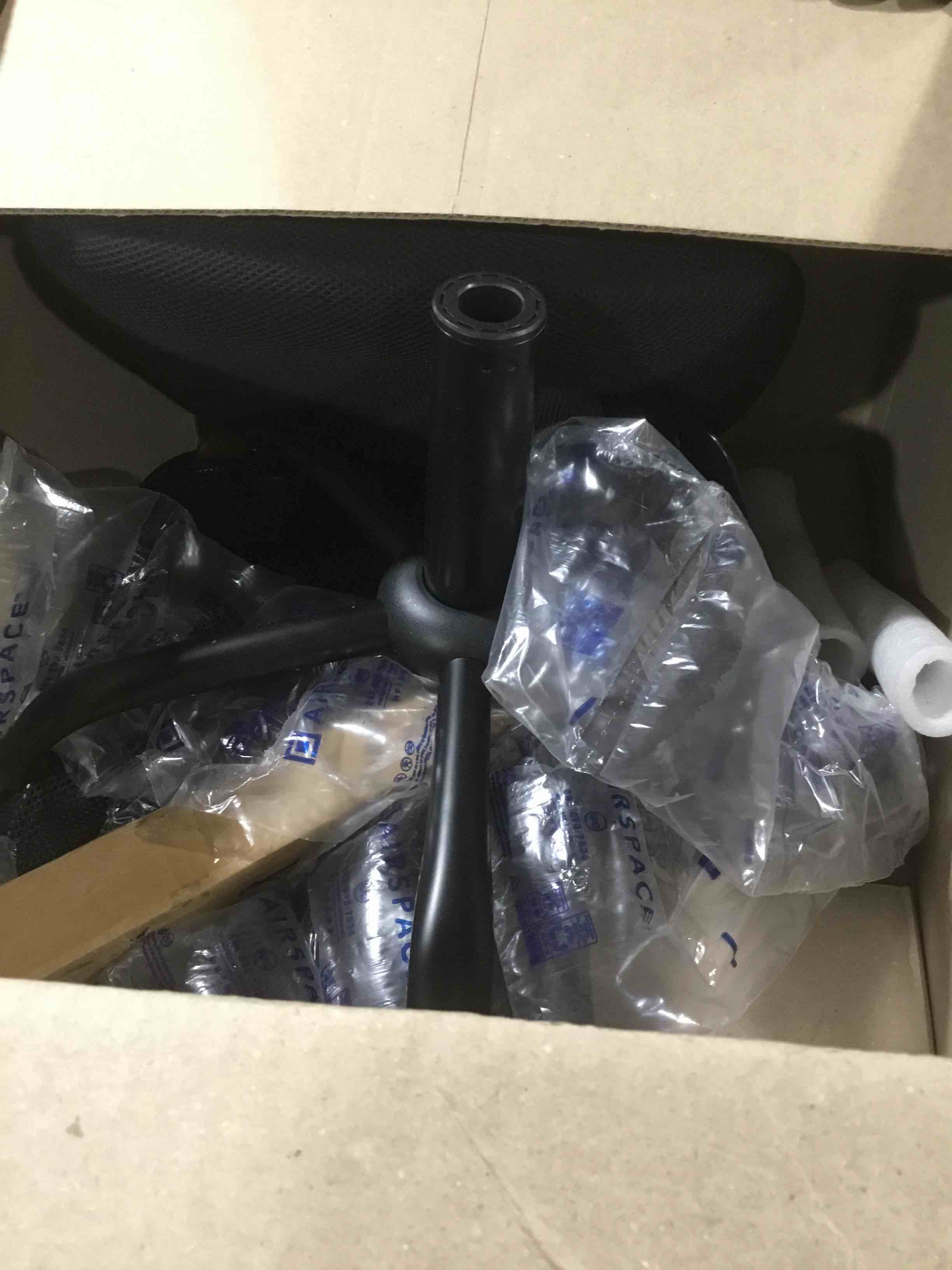 https://s3.amazonaws.com/lotting-images-prod/bidfta/RED3993859_1707926850975.jpeg