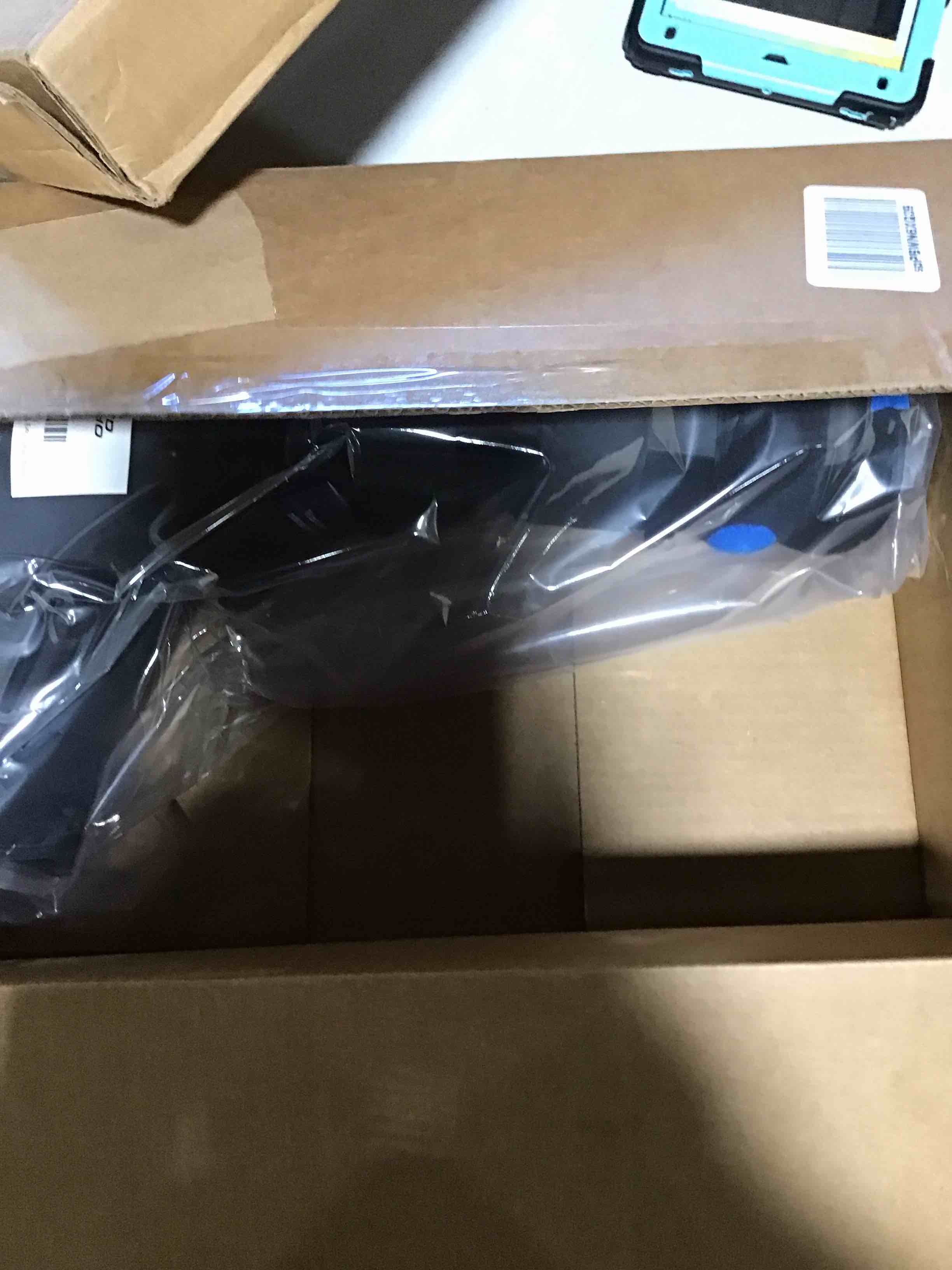 https://s3.amazonaws.com/lotting-images-prod/bidfta/RED3993891_1707937736440.jpeg
