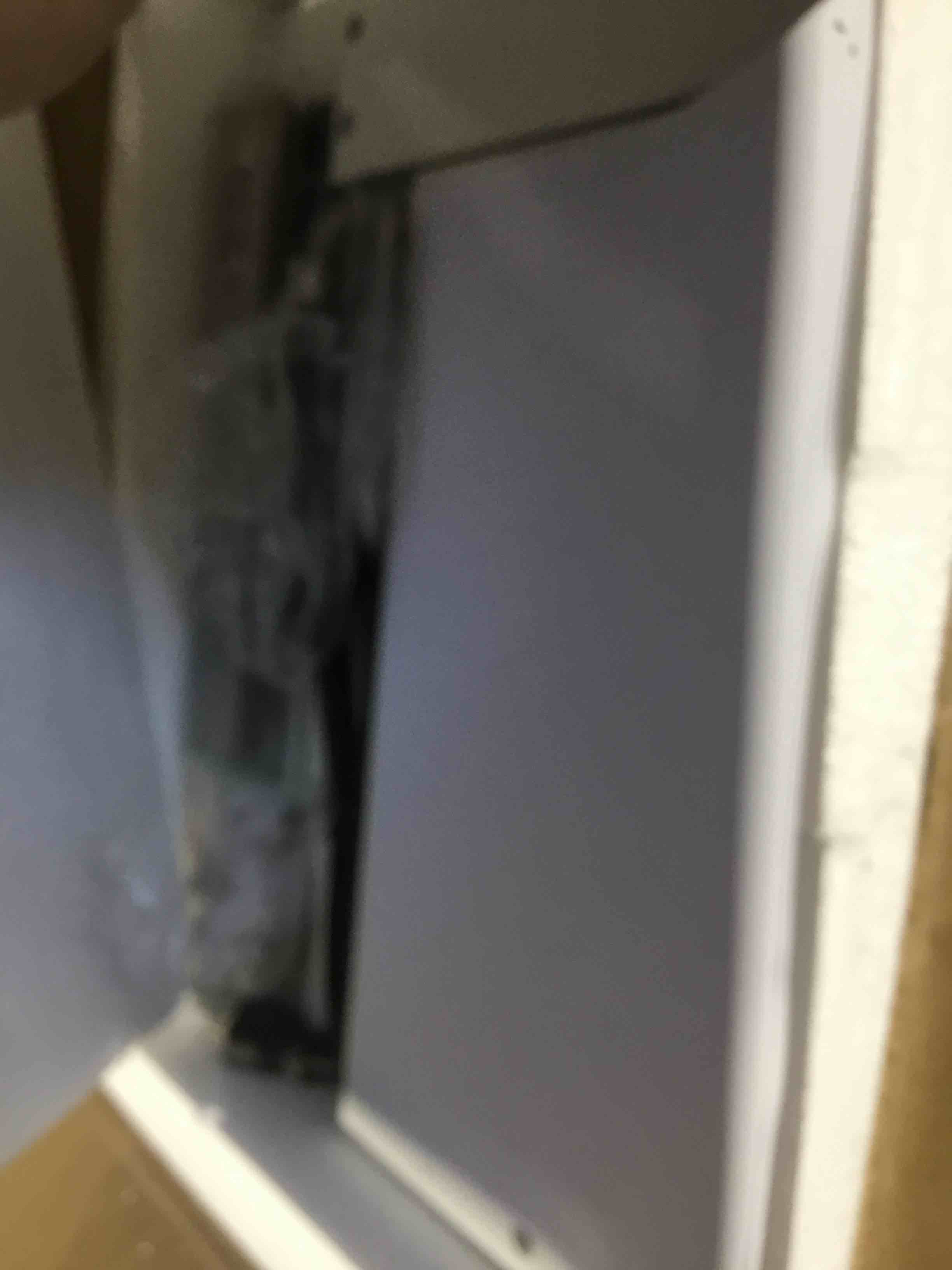 https://s3.amazonaws.com/lotting-images-prod/bidfta/RED3993904_1707937187638.jpeg