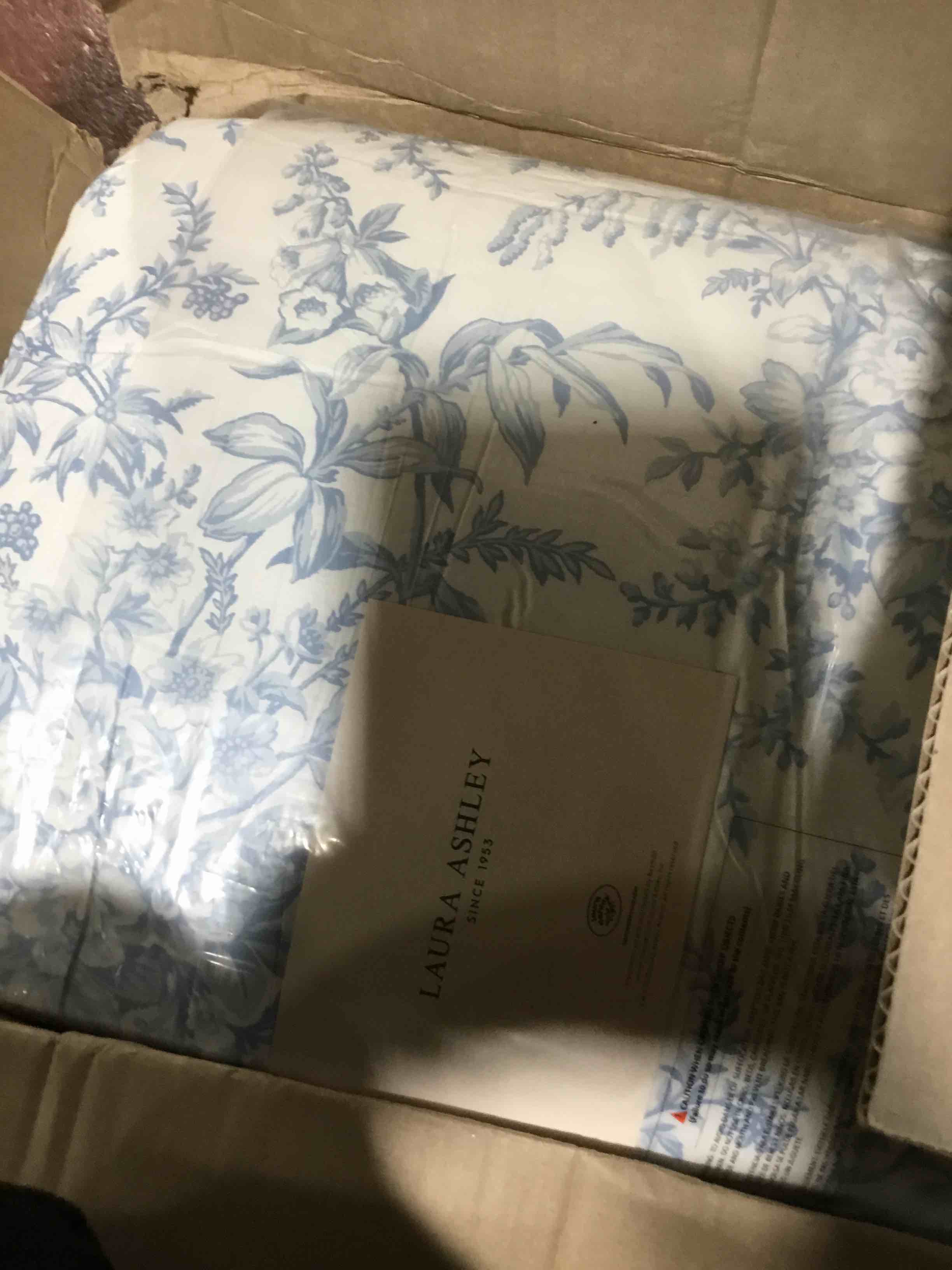 https://s3.amazonaws.com/lotting-images-prod/bidfta/RED3995065_1709049367619.jpeg