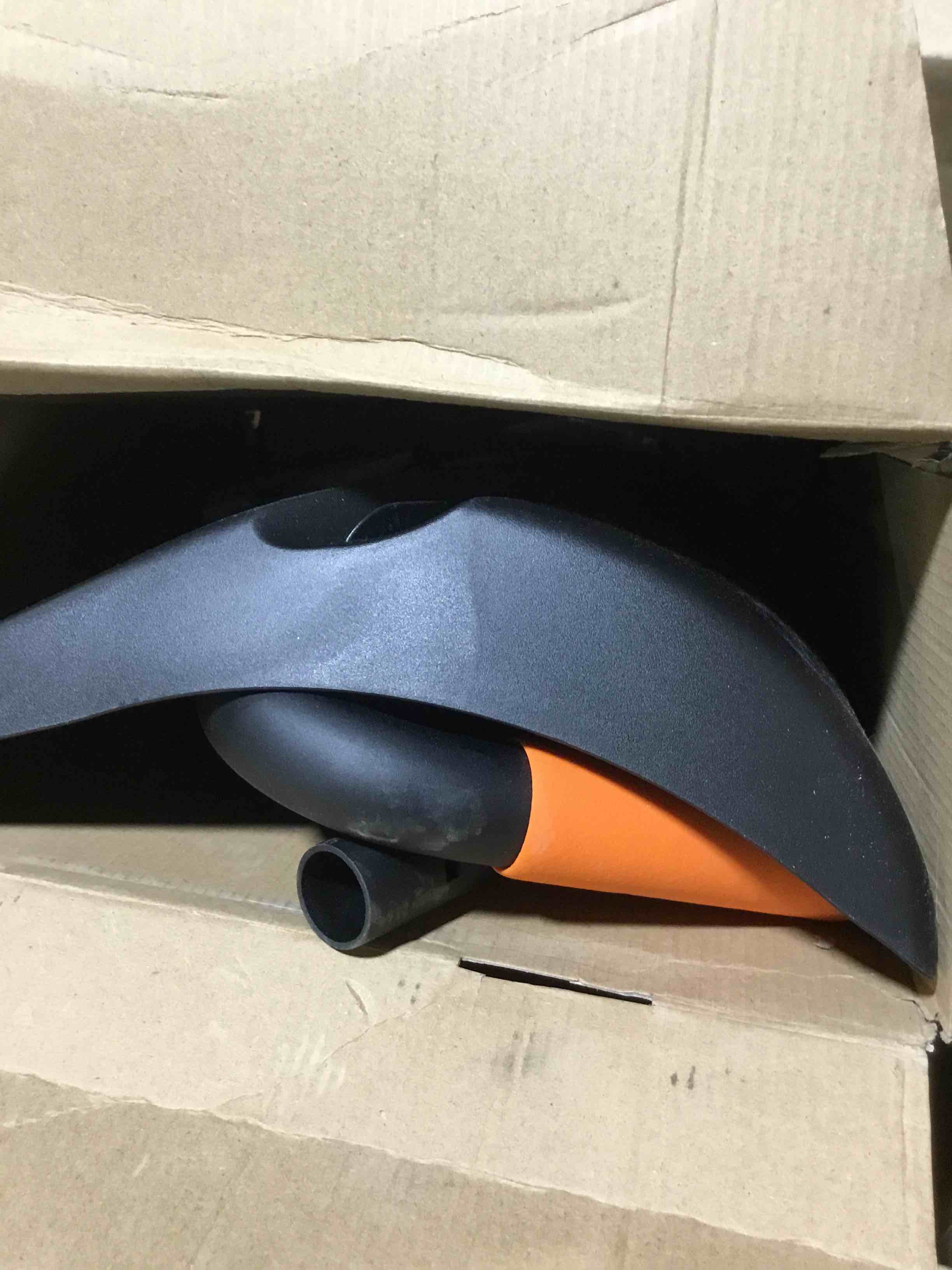 https://s3.amazonaws.com/lotting-images-prod/bidfta/RED3995108_1709062207116.jpeg