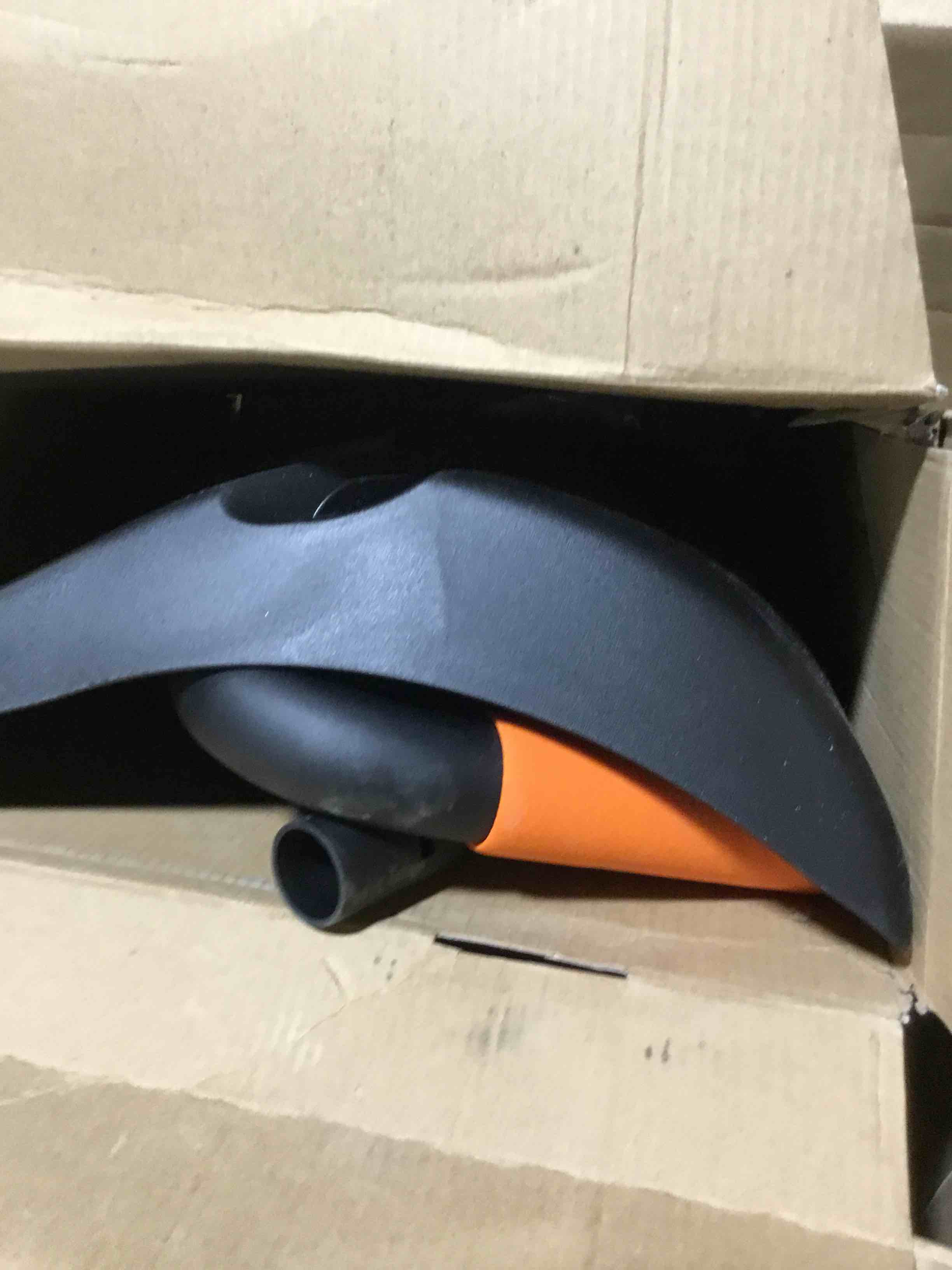 https://s3.amazonaws.com/lotting-images-prod/bidfta/RED3995108_1709062208285.jpeg