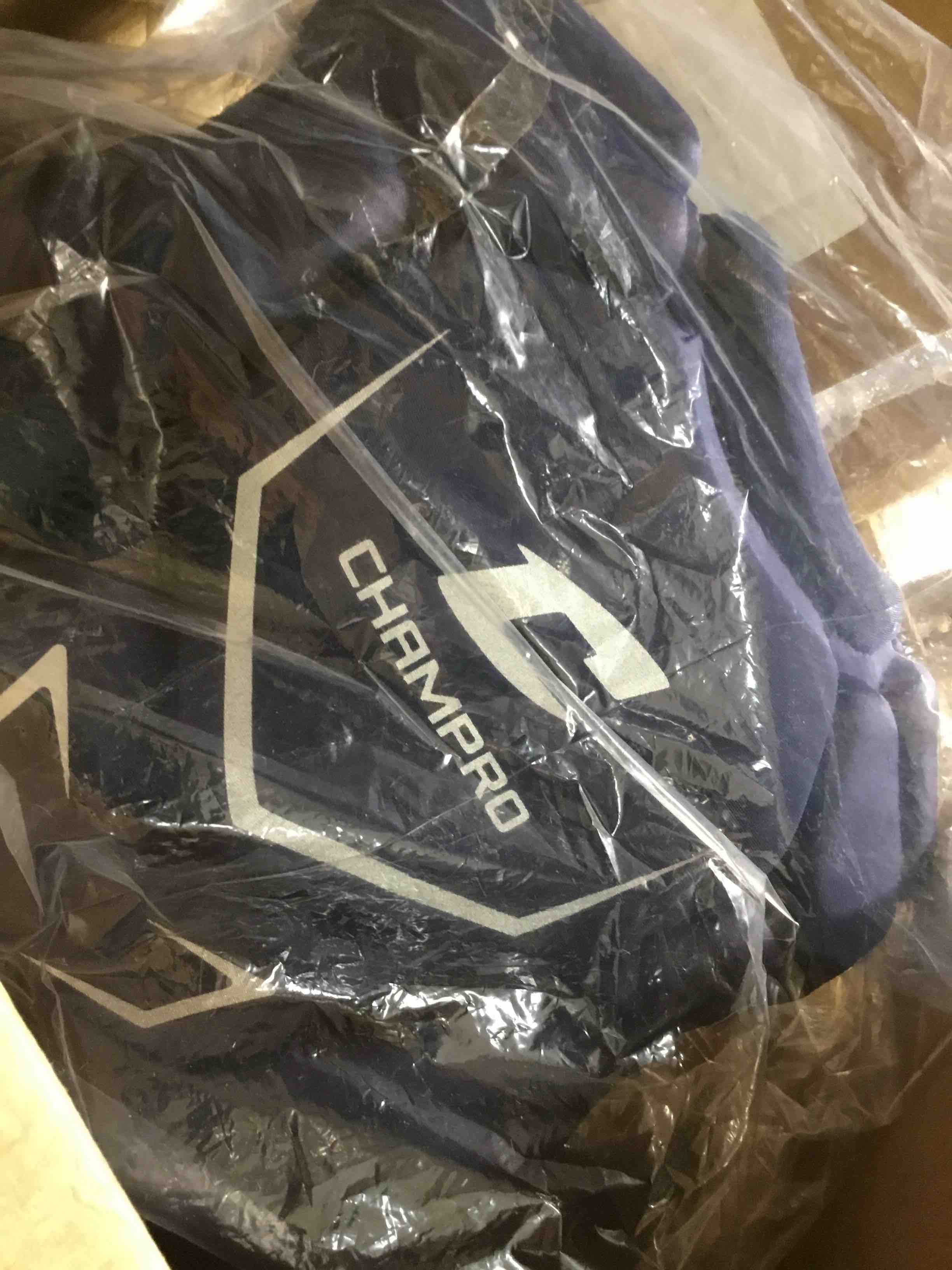 https://s3.amazonaws.com/lotting-images-prod/bidfta/RED3995109_1709062004846.jpeg