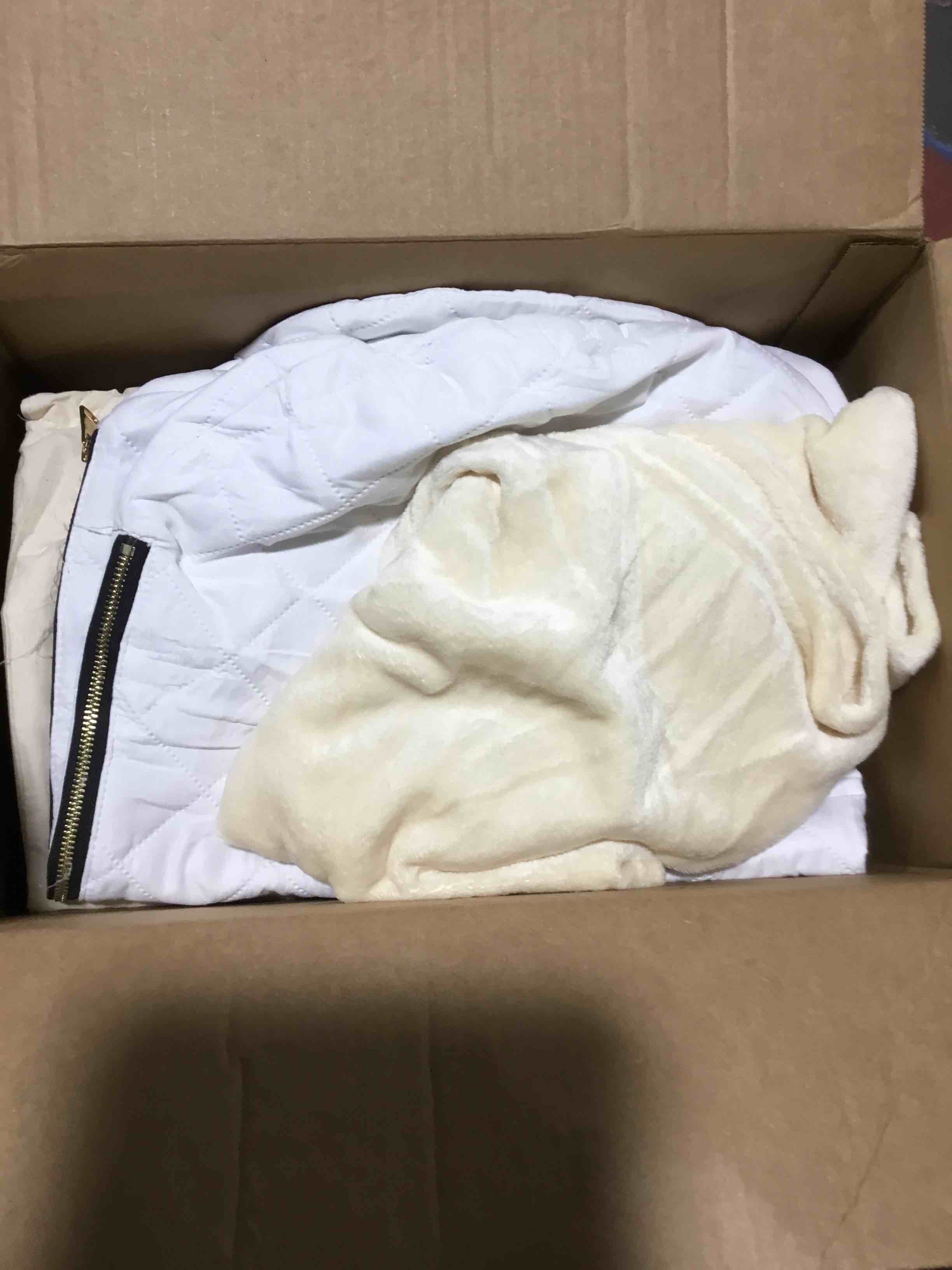 https://s3.amazonaws.com/lotting-images-prod/bidfta/RED3995132_1709062907780.jpeg