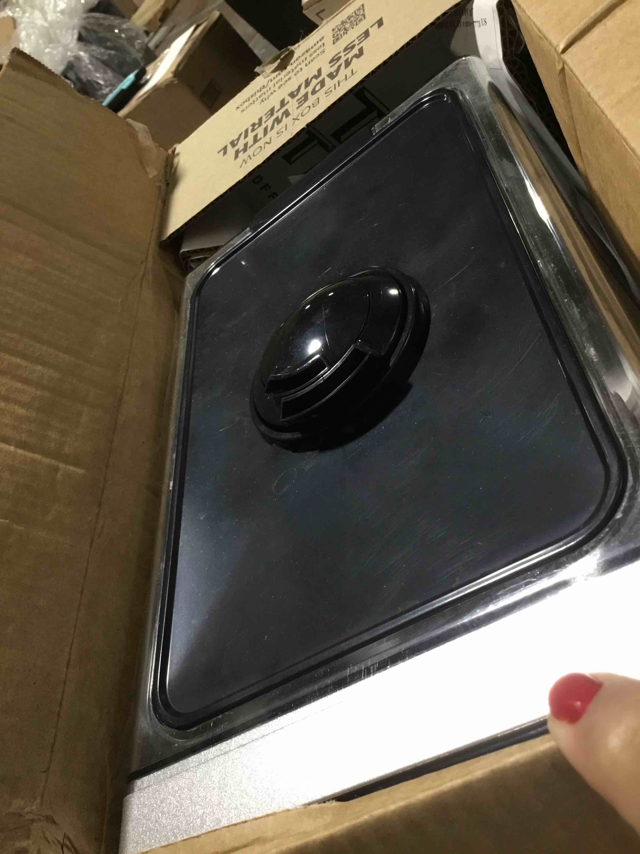 https://s3.amazonaws.com/lotting-images-prod/bidfta/RED3995145_1709062596011.jpeg