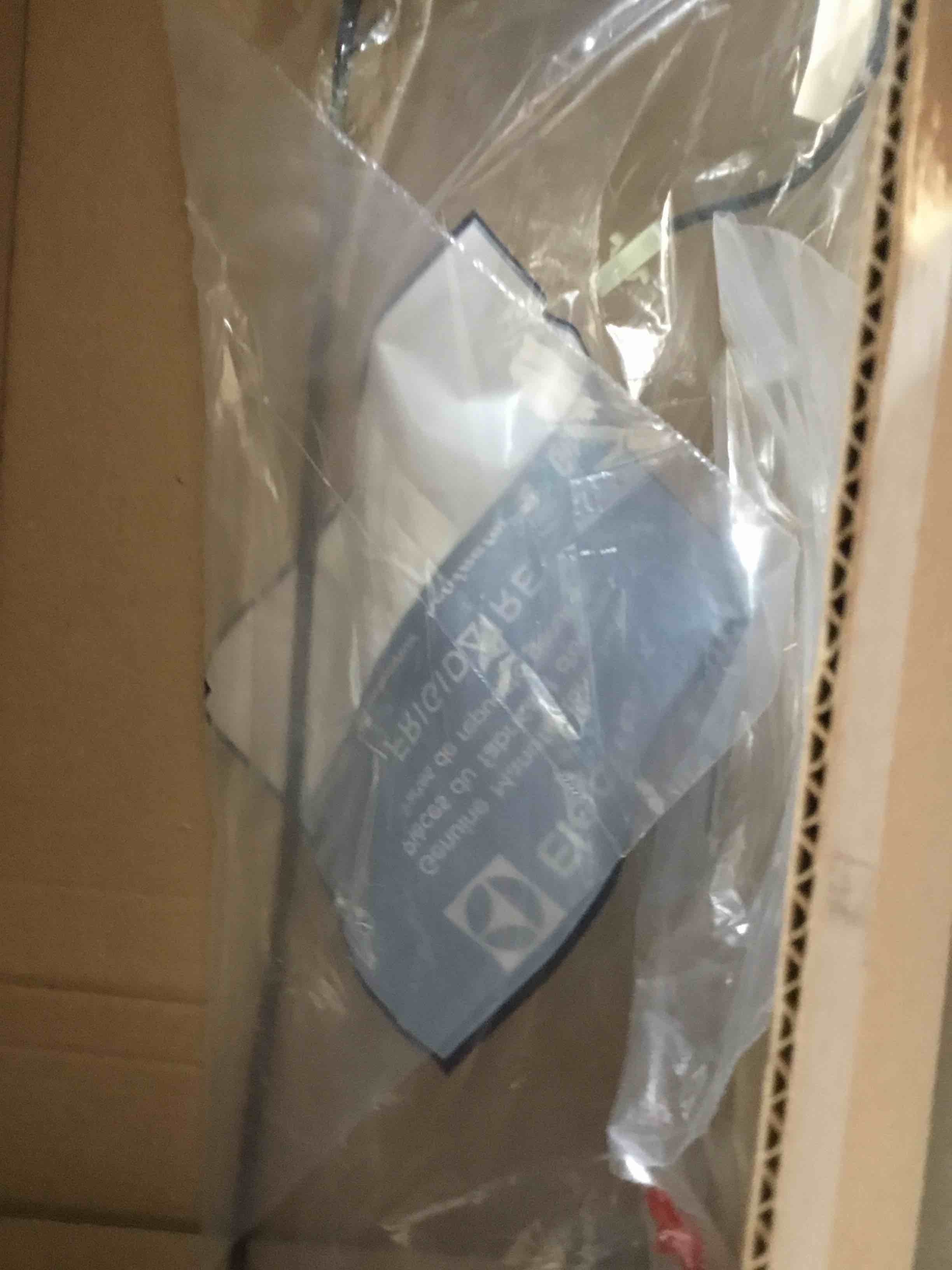https://s3.amazonaws.com/lotting-images-prod/bidfta/RED3995151_1709062903943.jpeg