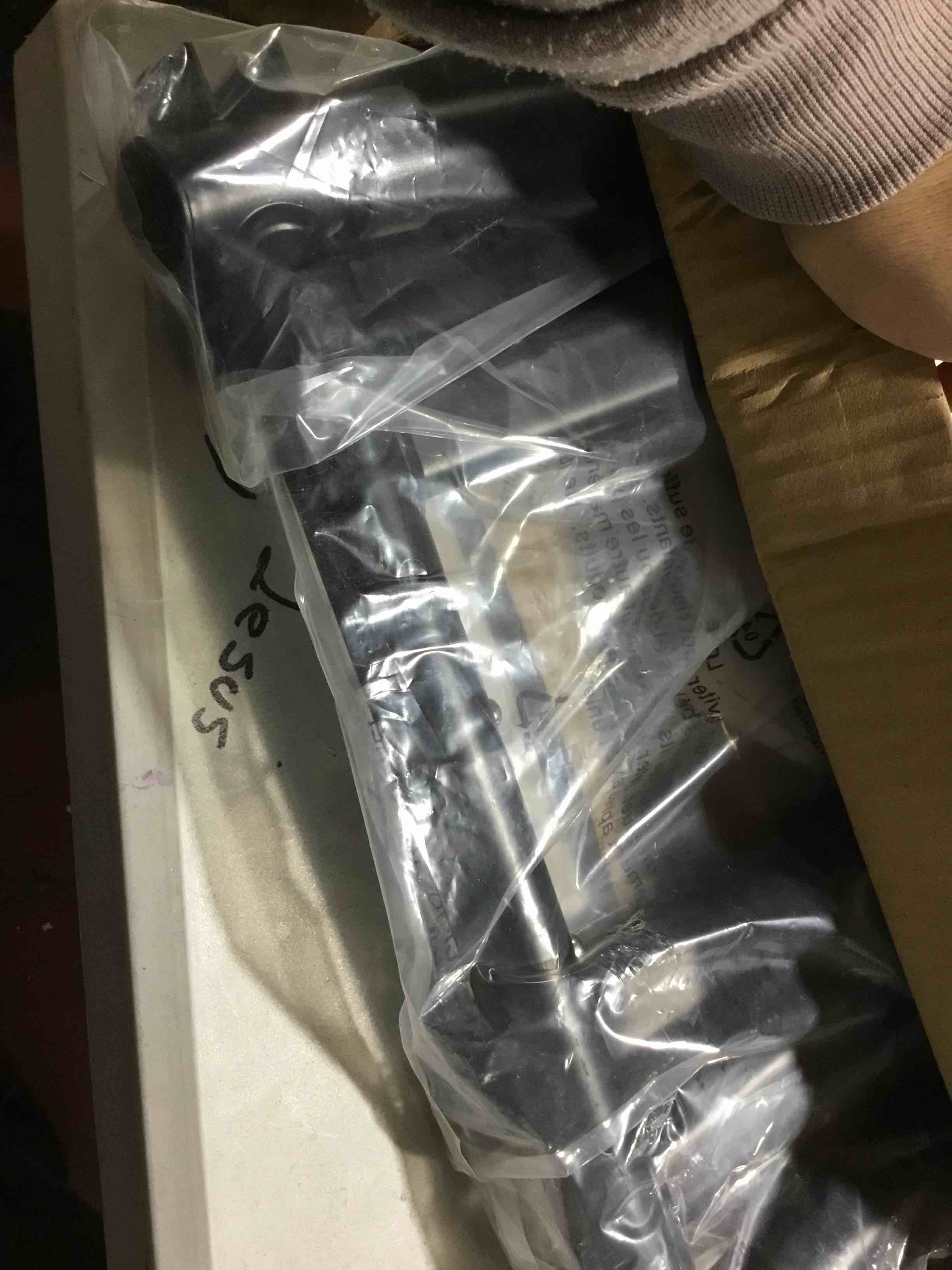 https://s3.amazonaws.com/lotting-images-prod/bidfta/RED3996191_1709906577803.jpeg