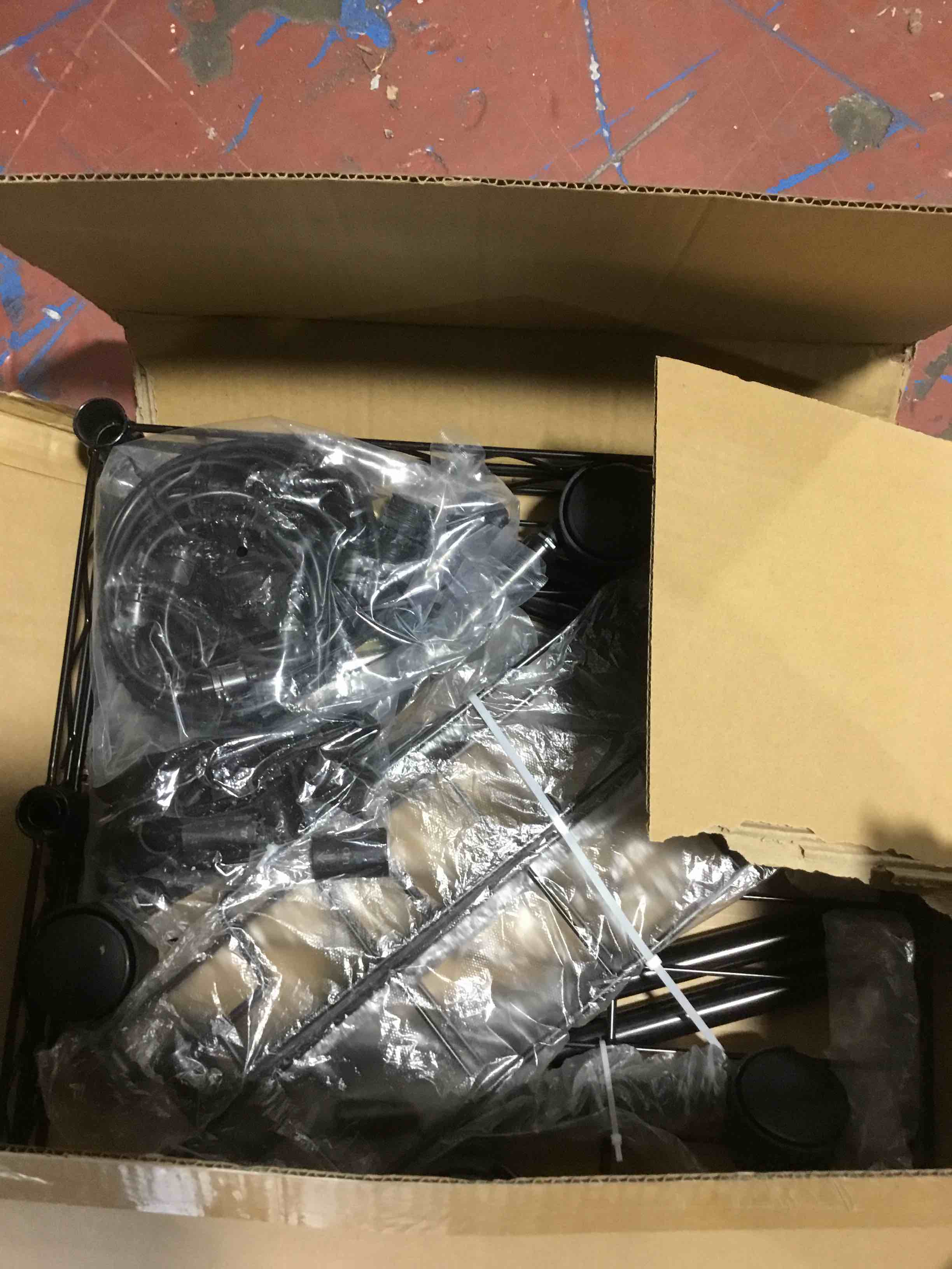 https://s3.amazonaws.com/lotting-images-prod/bidfta/RED3996193_1709846987782.jpeg
