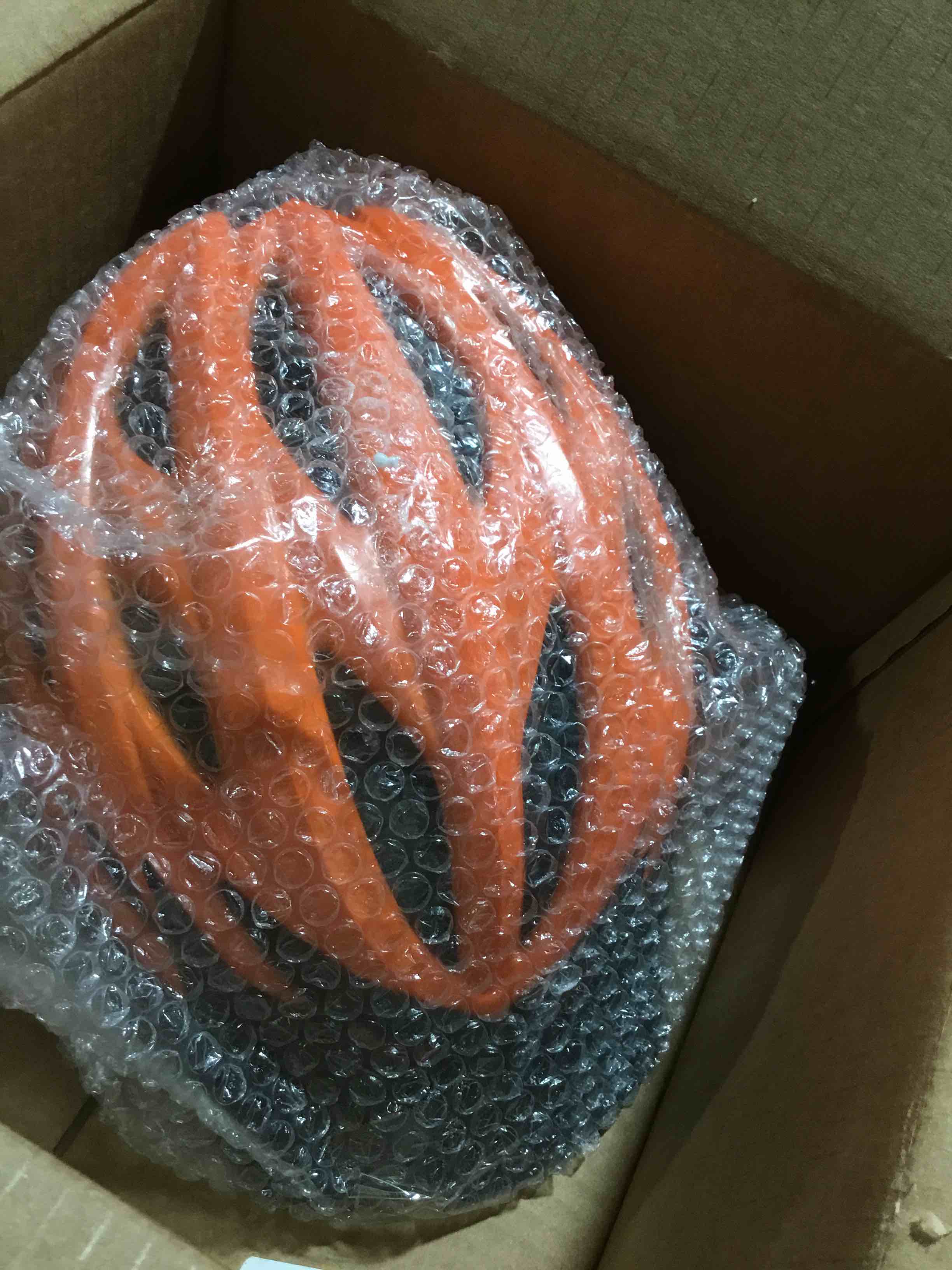 https://s3.amazonaws.com/lotting-images-prod/bidfta/RED3996196_1709907627131.jpeg