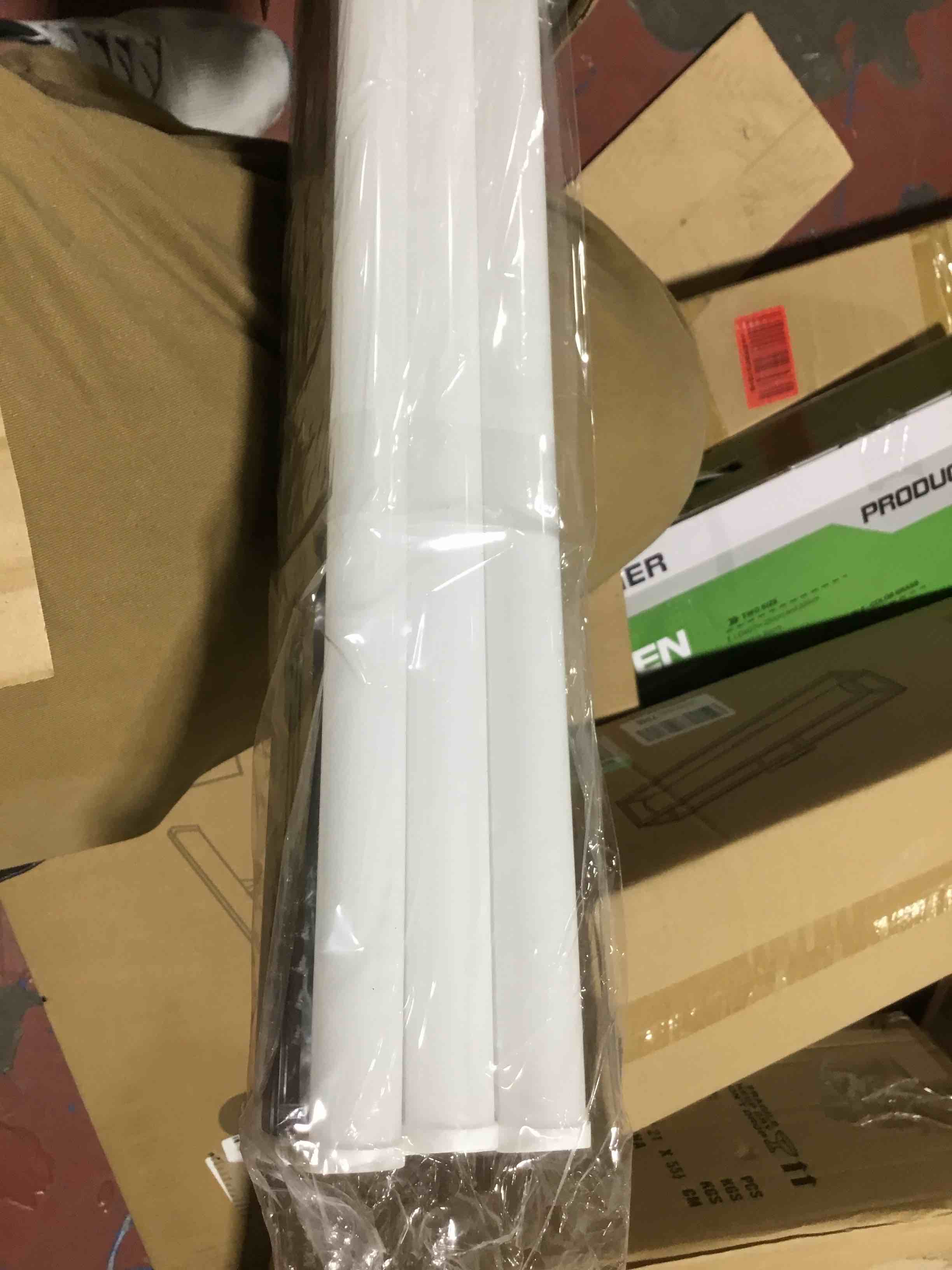 https://s3.amazonaws.com/lotting-images-prod/bidfta/RED3996207_1709906072818.jpeg