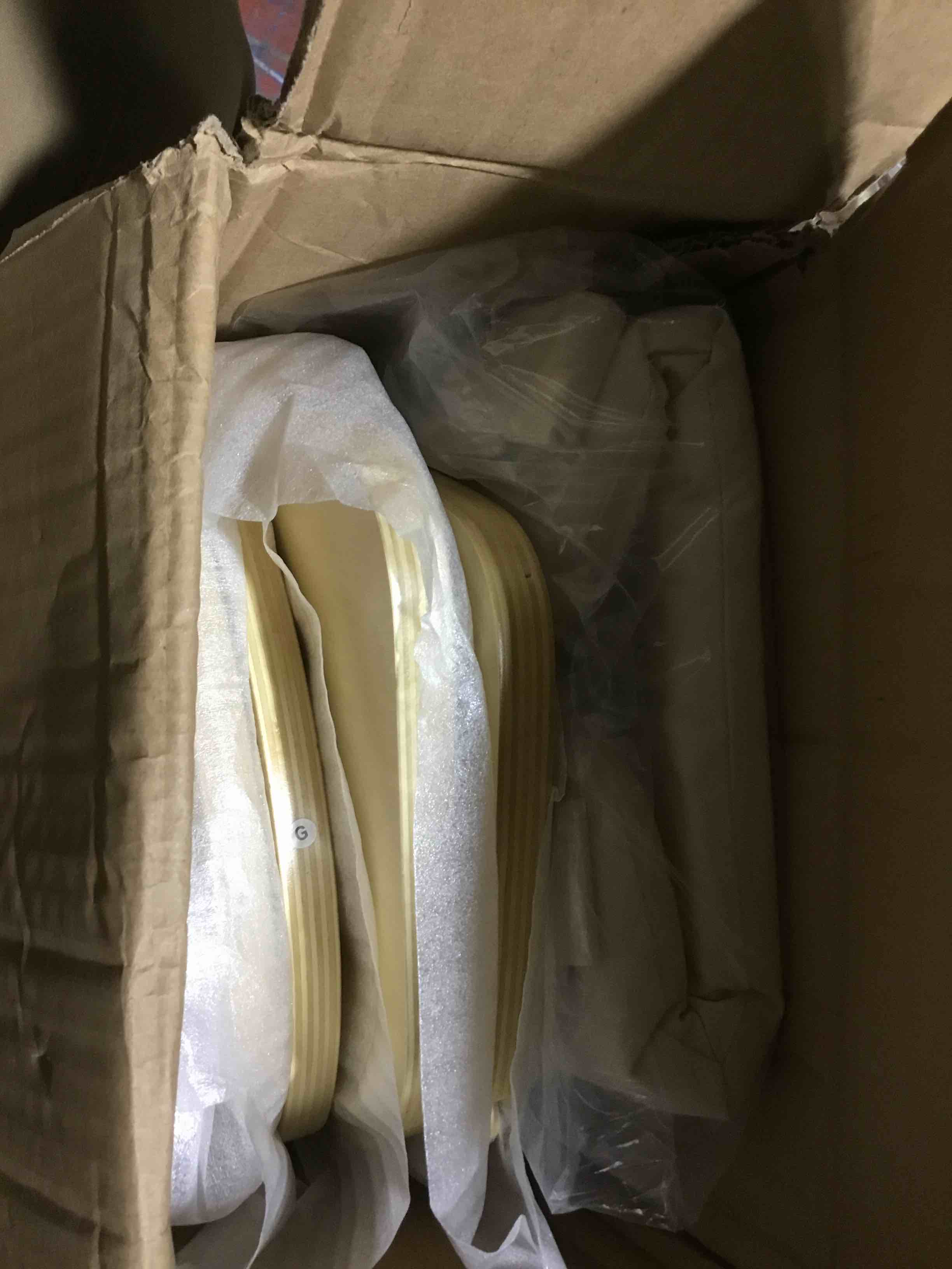 https://s3.amazonaws.com/lotting-images-prod/bidfta/RED3996214_1709849492438.jpeg