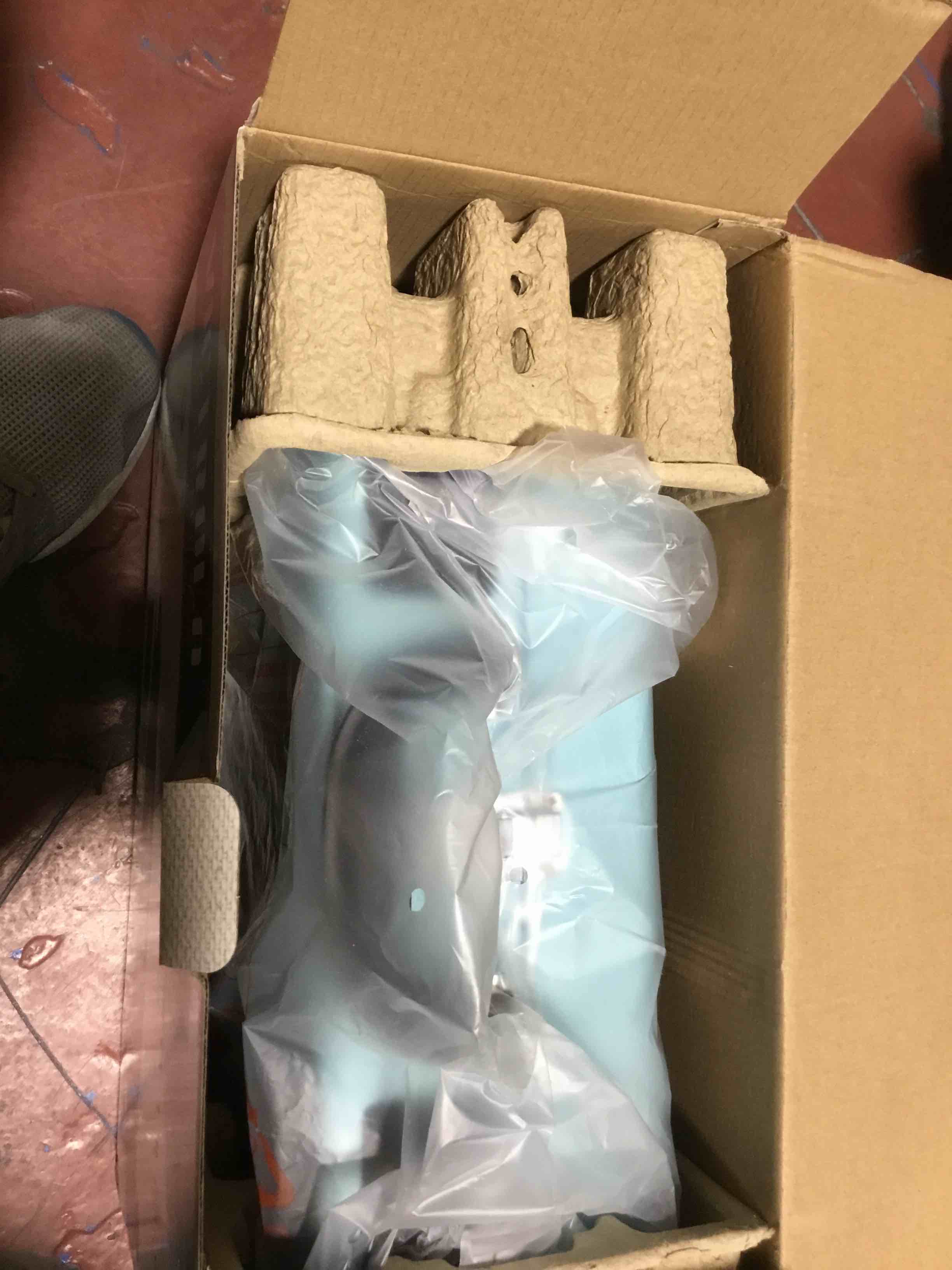 https://s3.amazonaws.com/lotting-images-prod/bidfta/RED3996239_1709915017381.jpeg