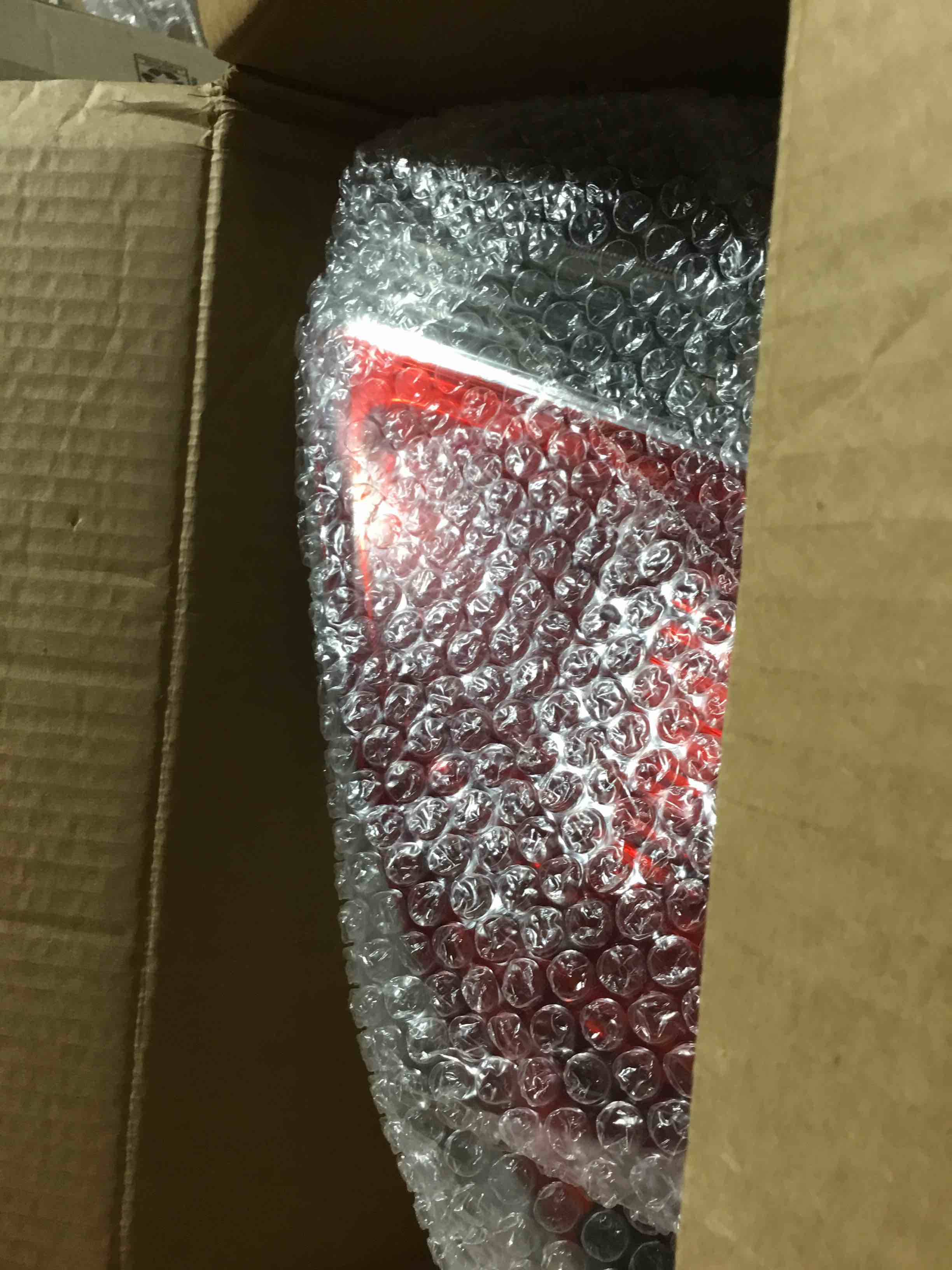 https://s3.amazonaws.com/lotting-images-prod/bidfta/RED3996256_1709913944843.jpeg