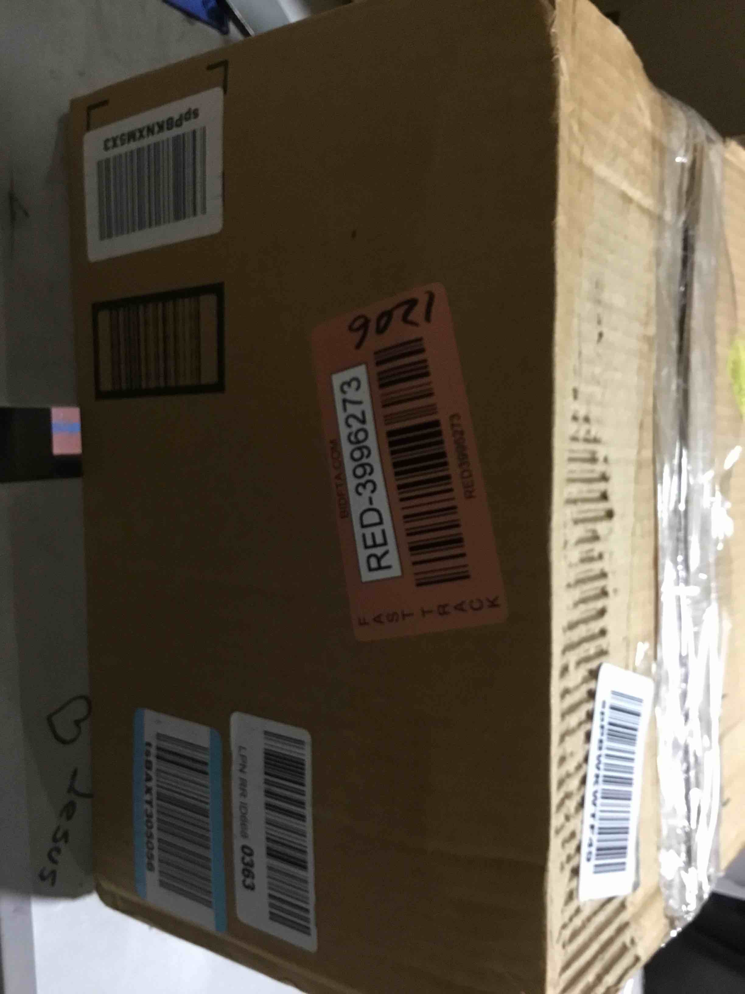 https://s3.amazonaws.com/lotting-images-prod/bidfta/RED3996273_1709914720604.jpeg