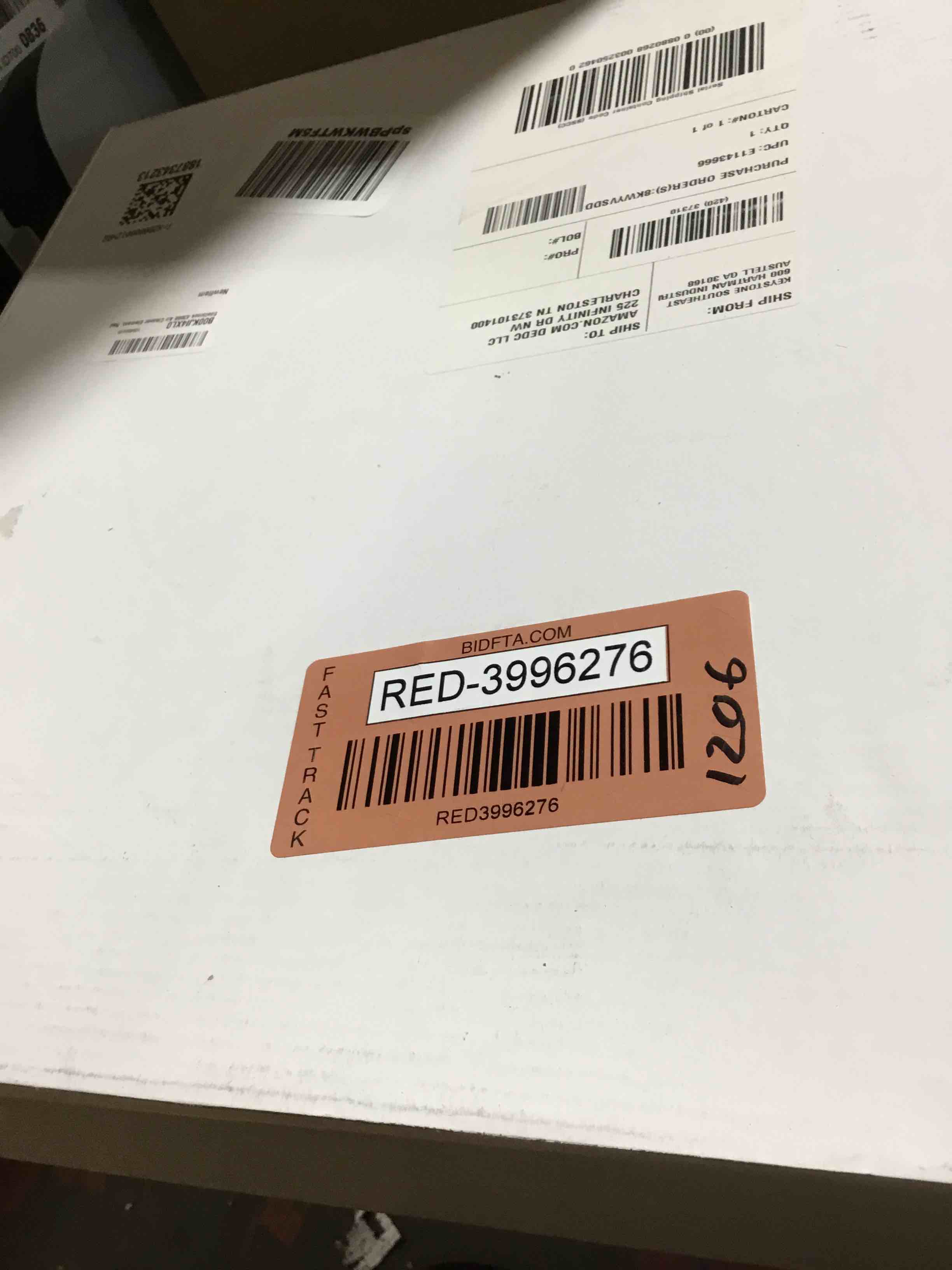 https://s3.amazonaws.com/lotting-images-prod/bidfta/RED3996276_1709914056548.jpeg