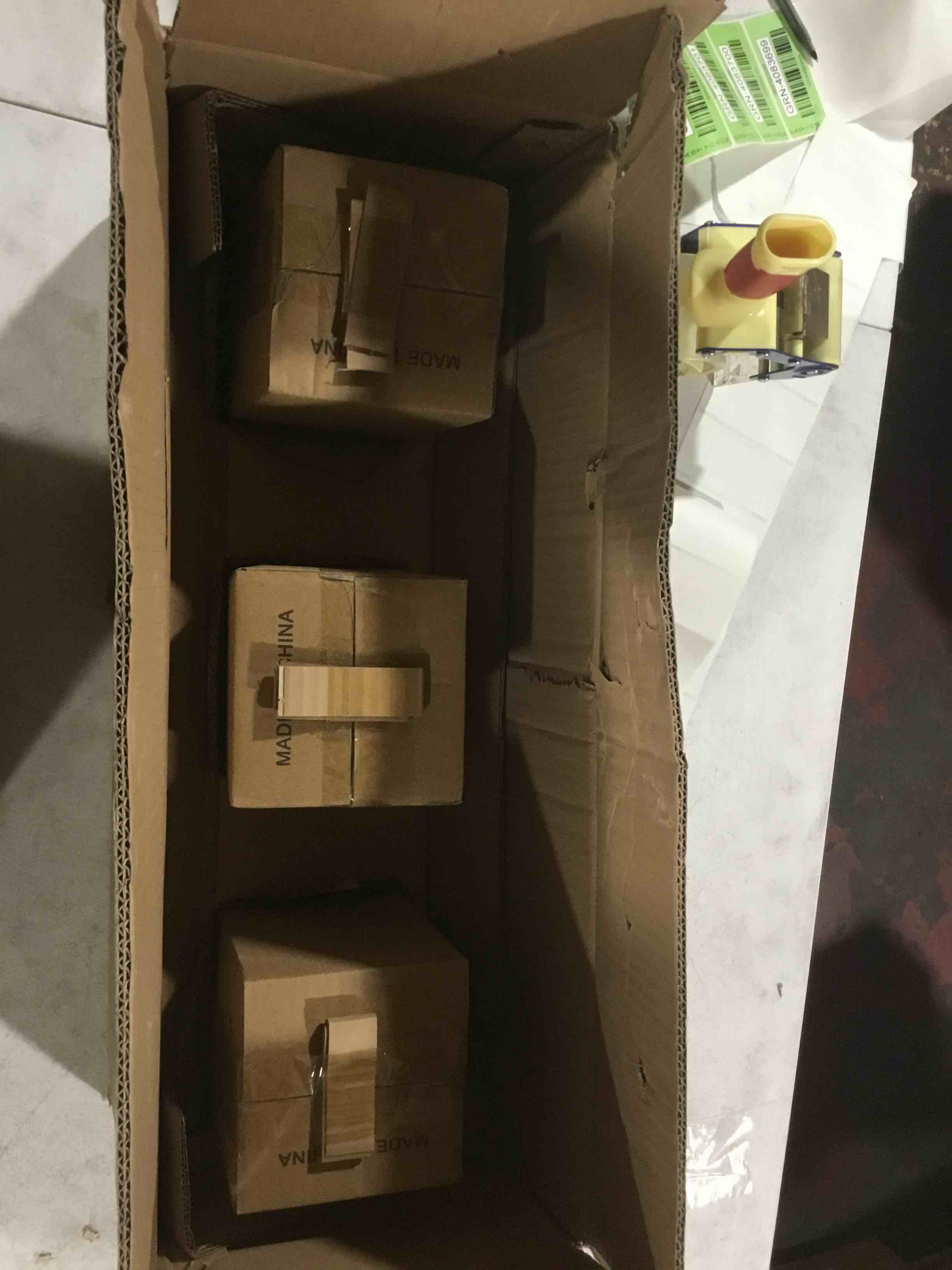 https://s3.amazonaws.com/lotting-images-prod/bidfta/RED3996465_1703623477790.jpeg
