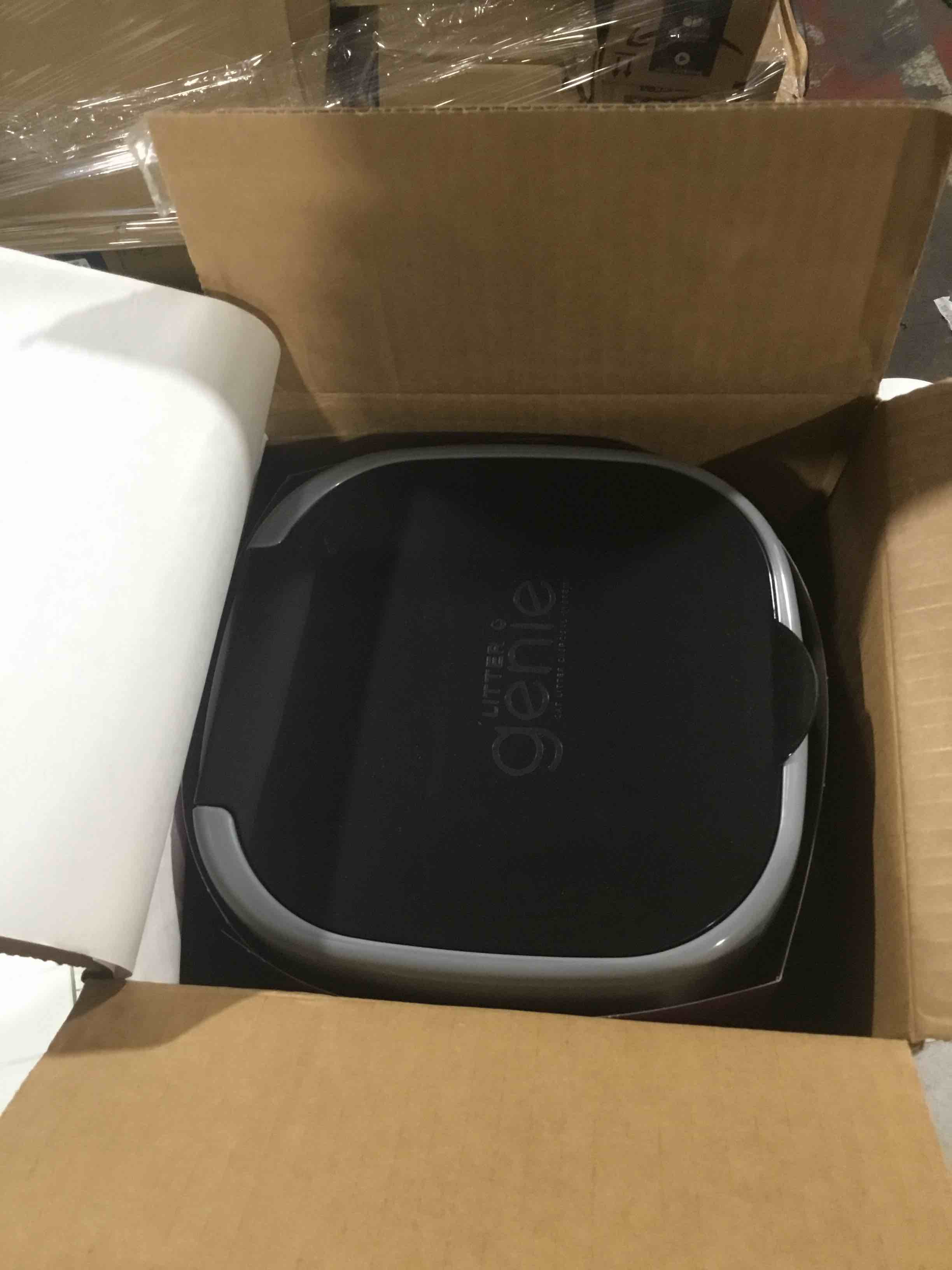 https://s3.amazonaws.com/lotting-images-prod/bidfta/RED3996469_1703624131732.jpeg