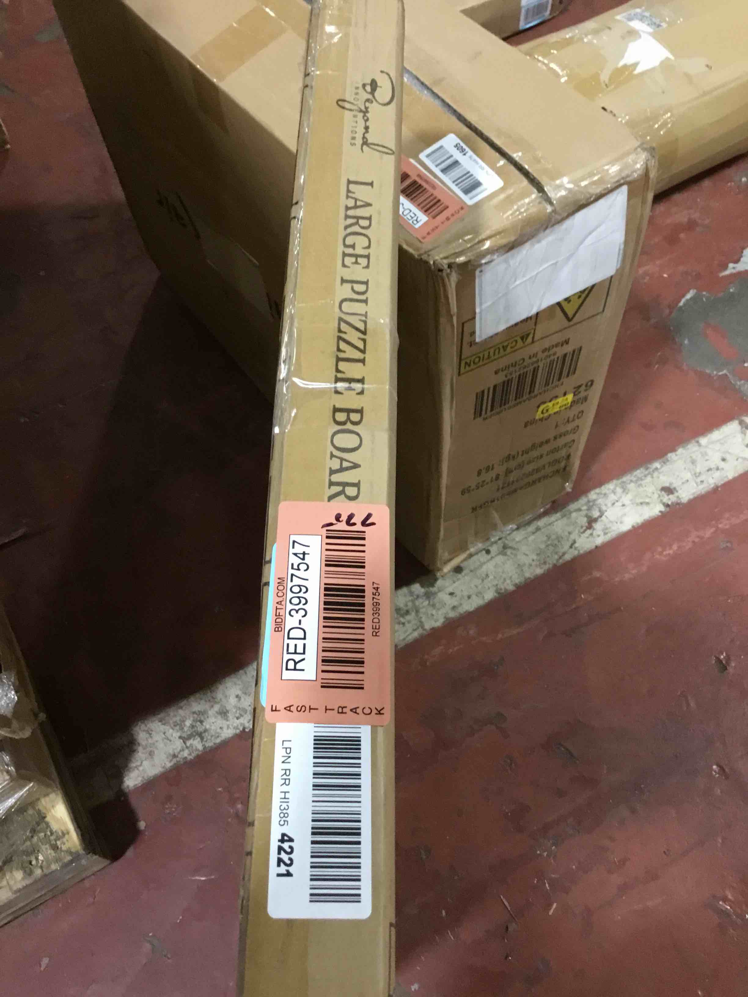 https://s3.amazonaws.com/lotting-images-prod/bidfta/RED3997547_1708351682801.jpeg