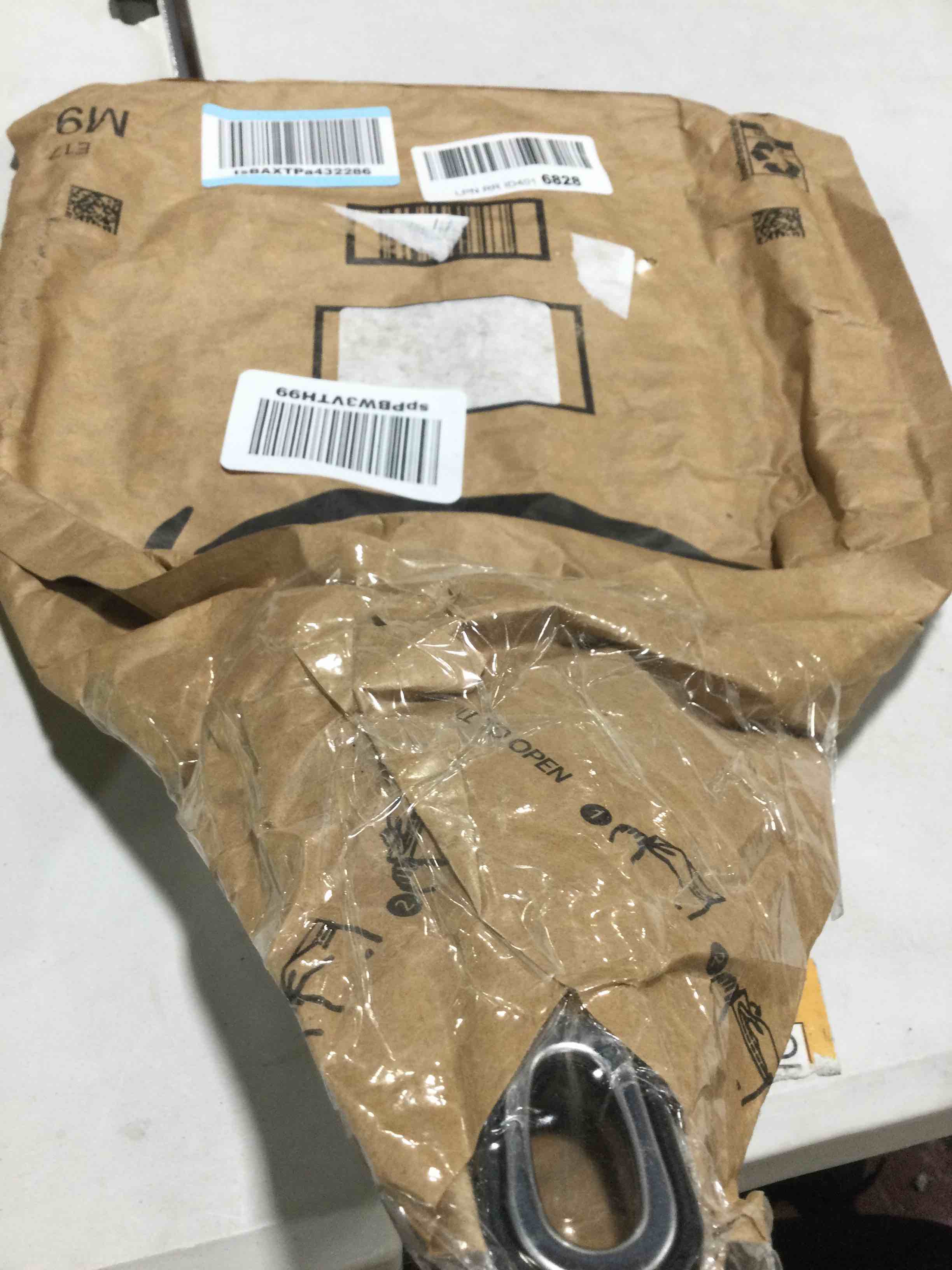 https://s3.amazonaws.com/lotting-images-prod/bidfta/RED3998278_1706364775213.jpeg