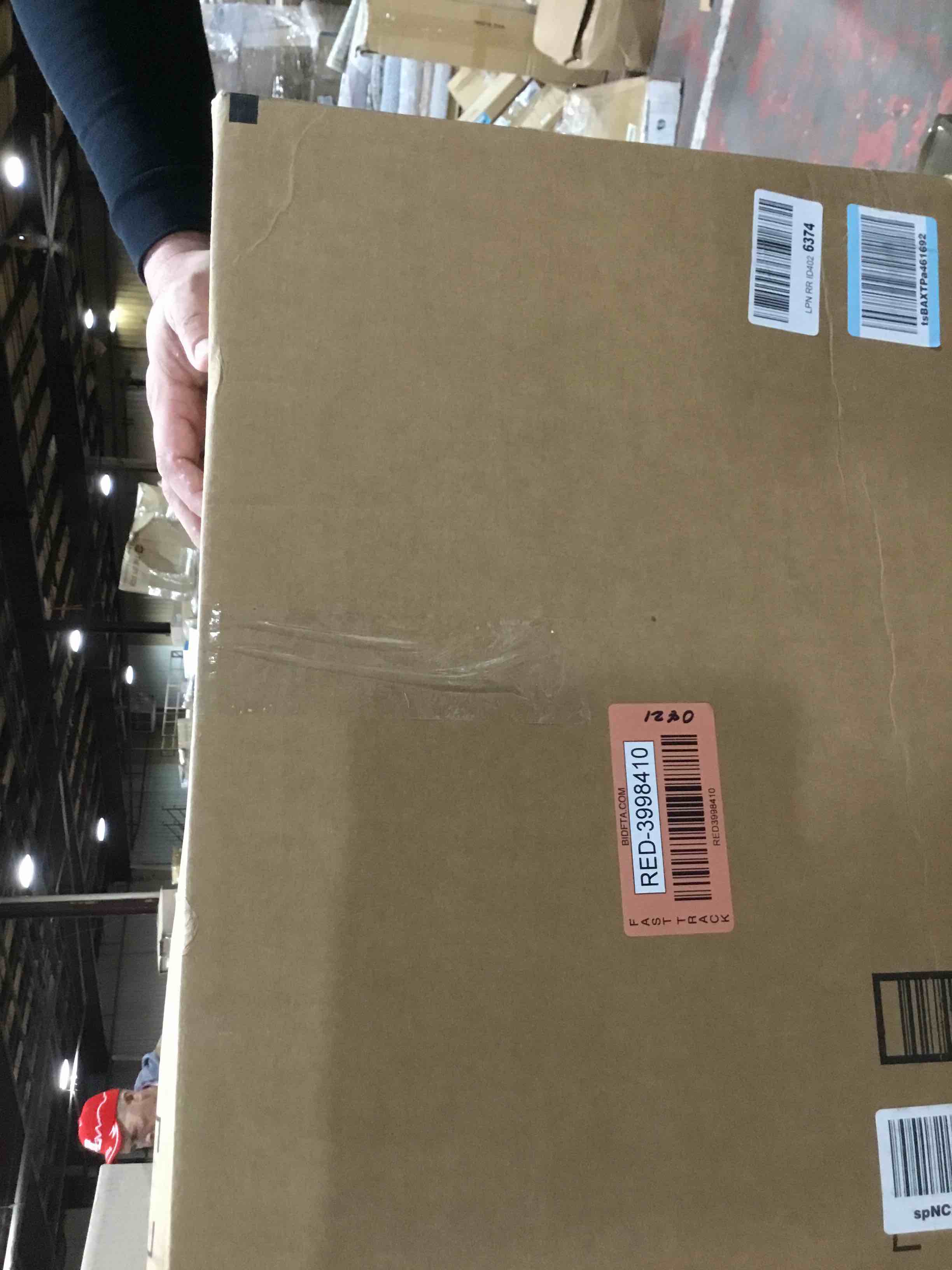 https://s3.amazonaws.com/lotting-images-prod/bidfta/RED3998410_1706623099979.jpeg