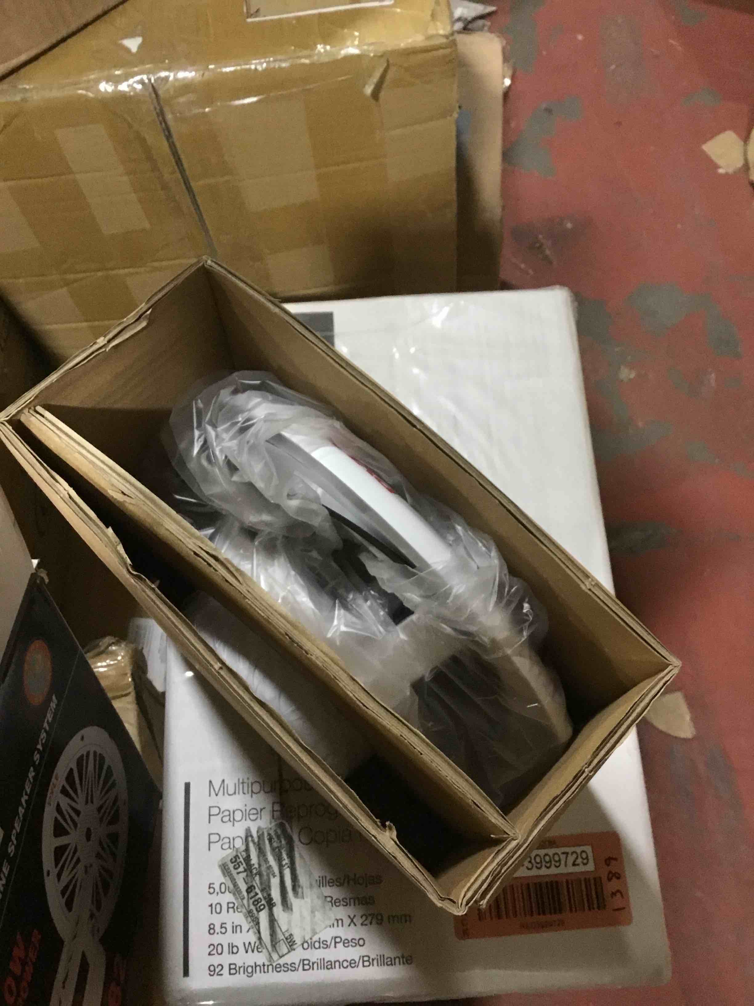 https://s3.amazonaws.com/lotting-images-prod/bidfta/RED3999732_1710862340522.jpeg