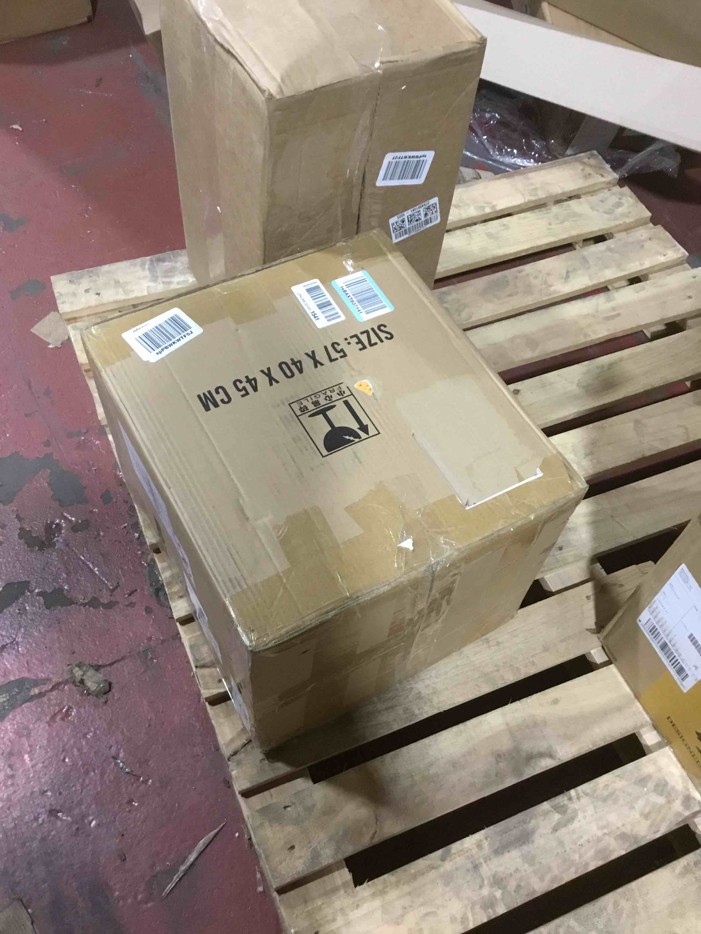 https://s3.amazonaws.com/lotting-images-prod/bidfta/RED3999741_1710859563852.jpeg