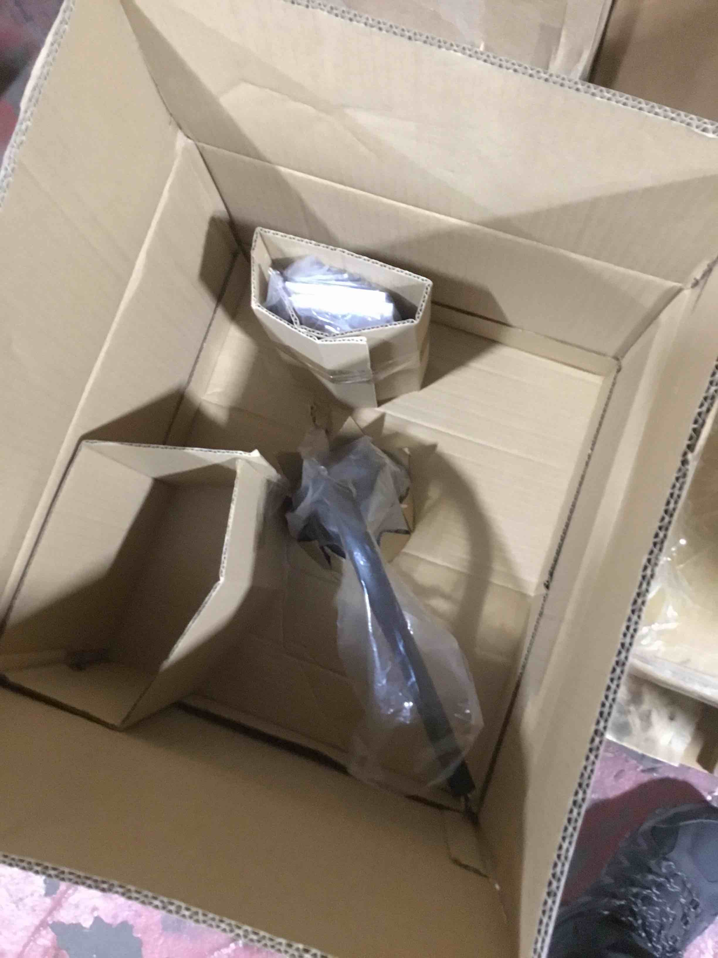 https://s3.amazonaws.com/lotting-images-prod/bidfta/RED3999743_1710859064294.jpeg