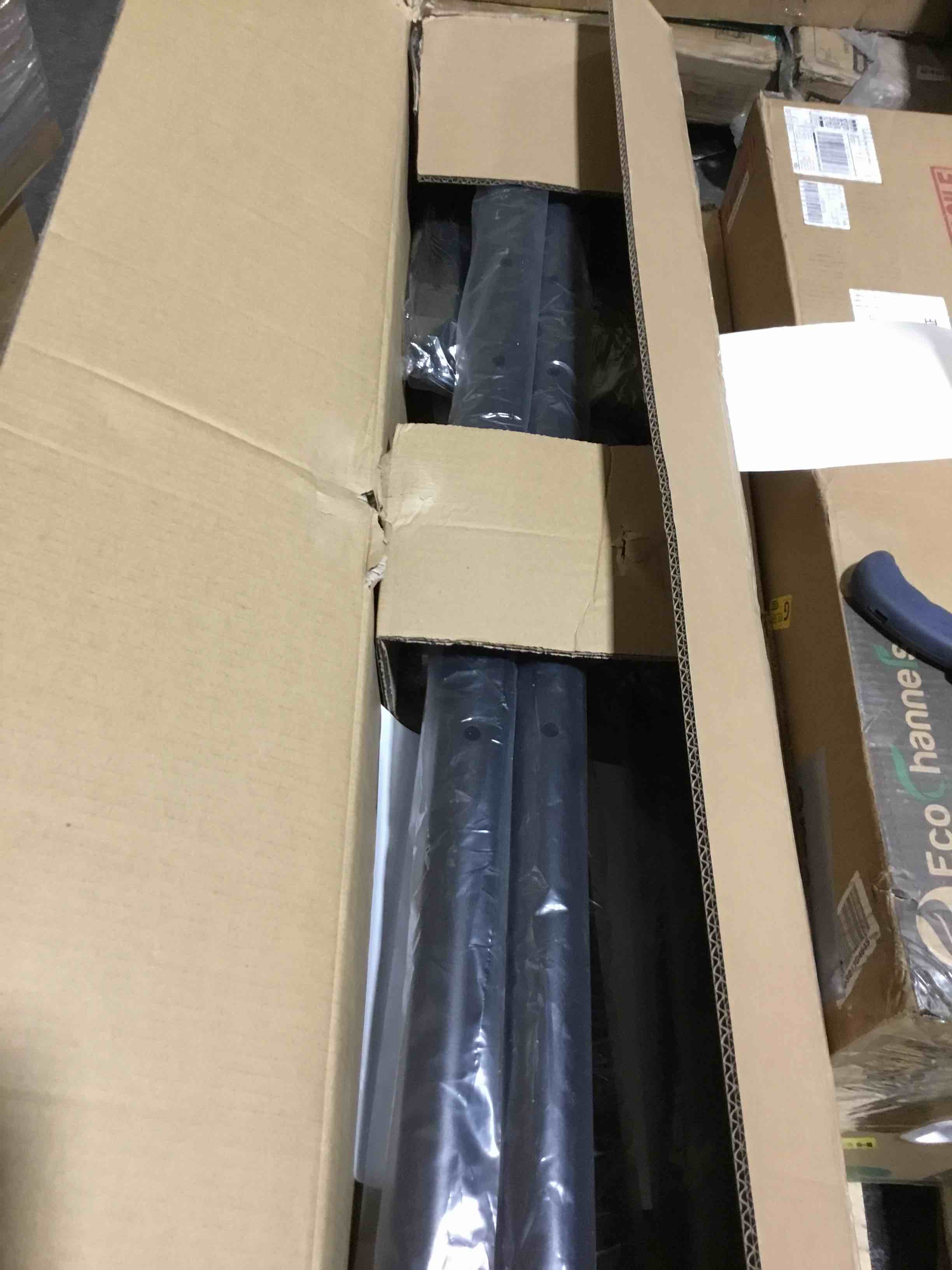 https://s3.amazonaws.com/lotting-images-prod/bidfta/RED4000243_1711660362748.jpeg