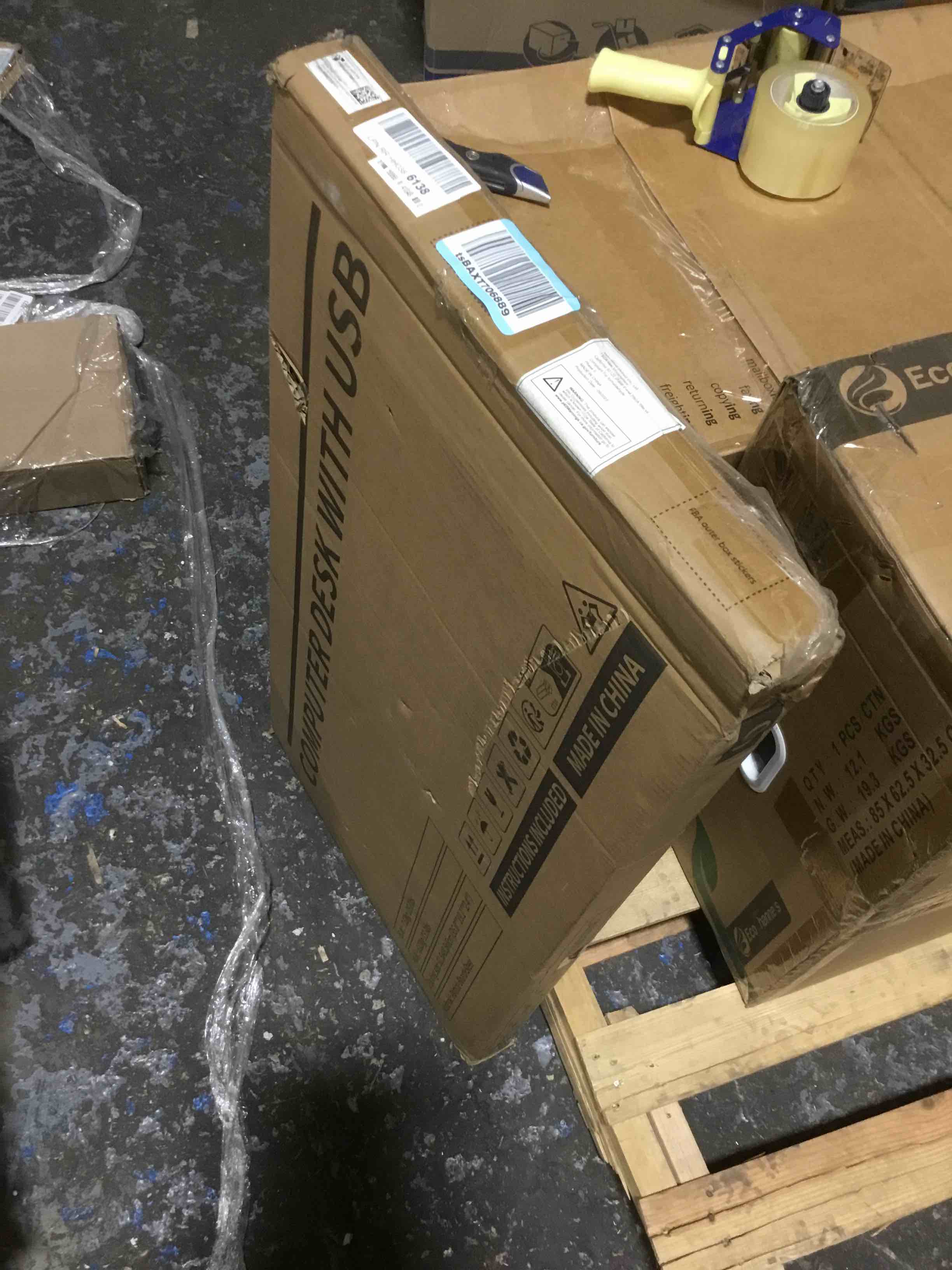 https://s3.amazonaws.com/lotting-images-prod/bidfta/RED4000252_1711658841807.jpeg